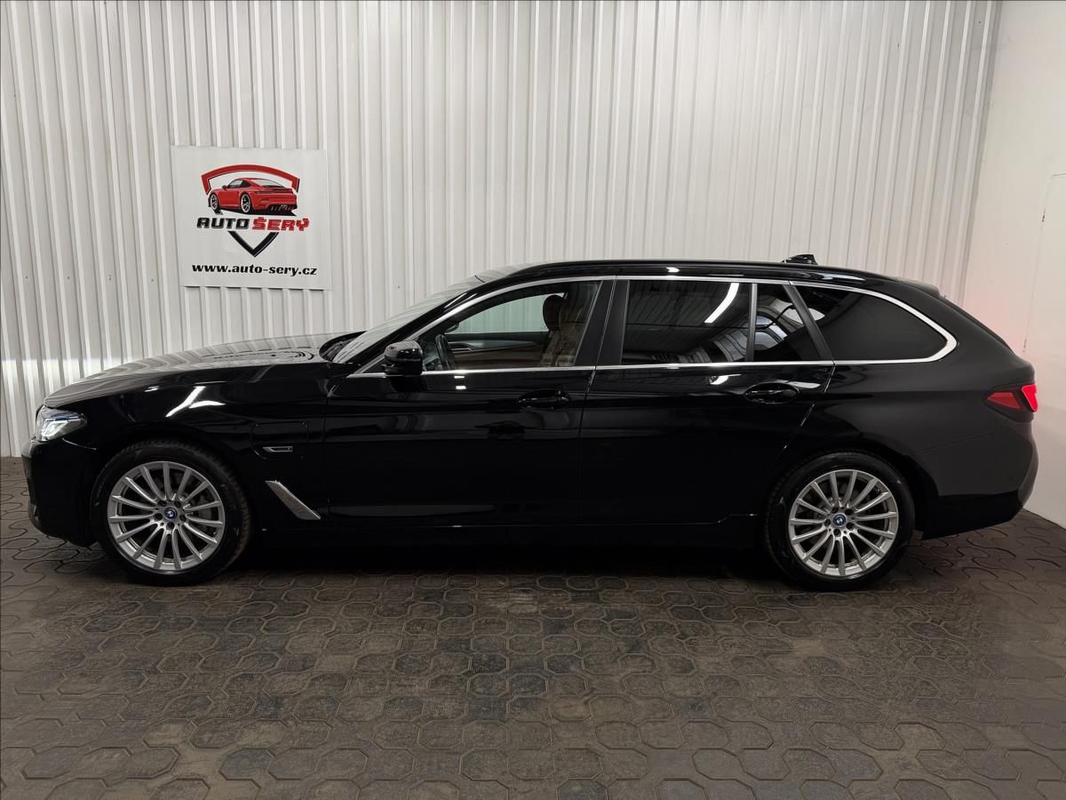 BMW Řada 5, 530E XDRIVE ACC LASER TAŽNÉ - fotka 4