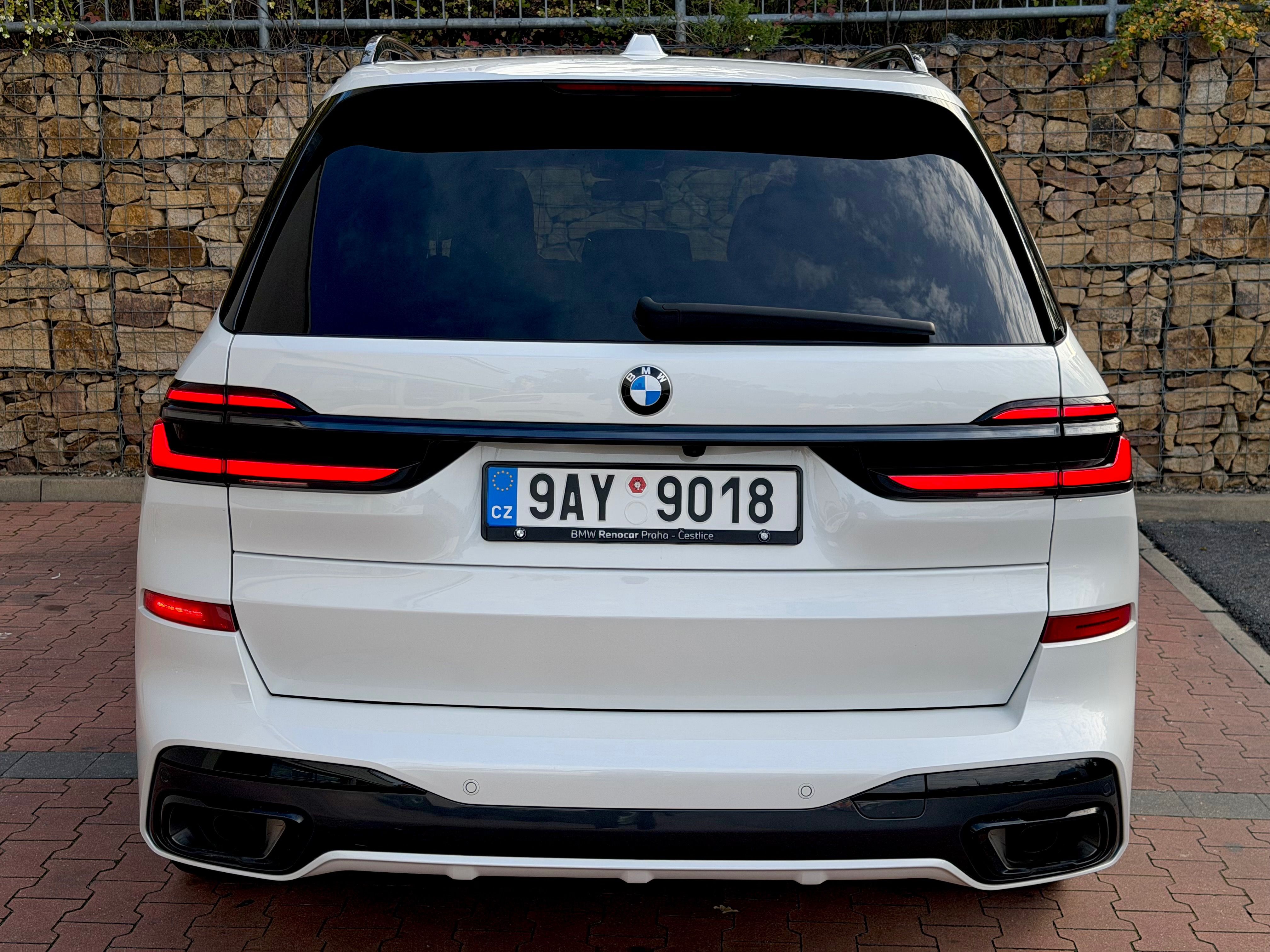 BMW X7, Individual 40d 250kW CZ 1.maj. - fotka 6