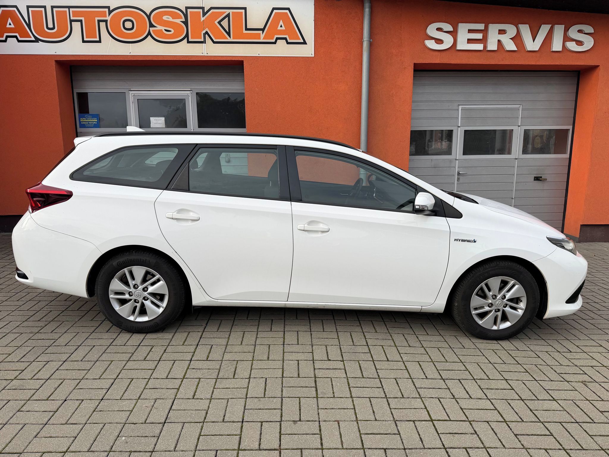 Toyota Auris, 1.8 e-CVT 100KW HYBRID - fotka 6
