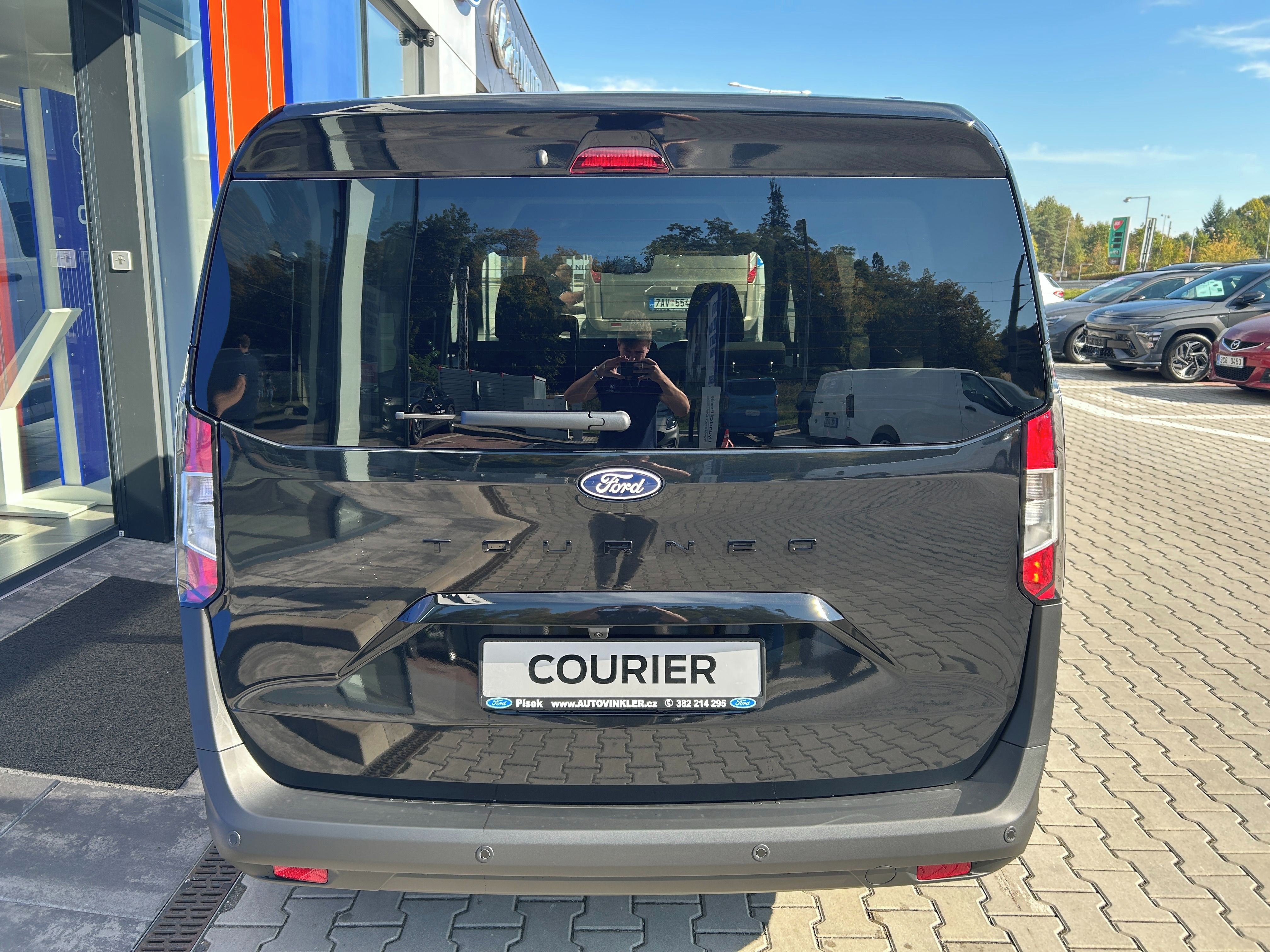 Ford Tourneo Courier, 1.0 EcoBoost 92 kW Titanium L1 - fotka 5