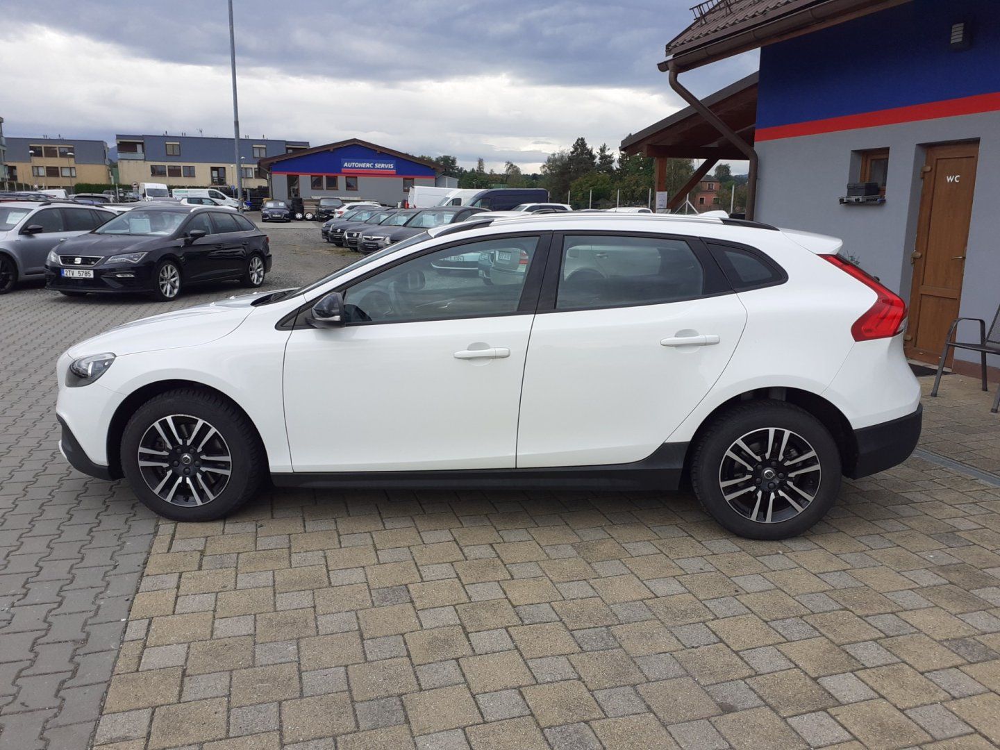 Volvo V40, 2.0 D CROSS COUNTRY - fotka 6