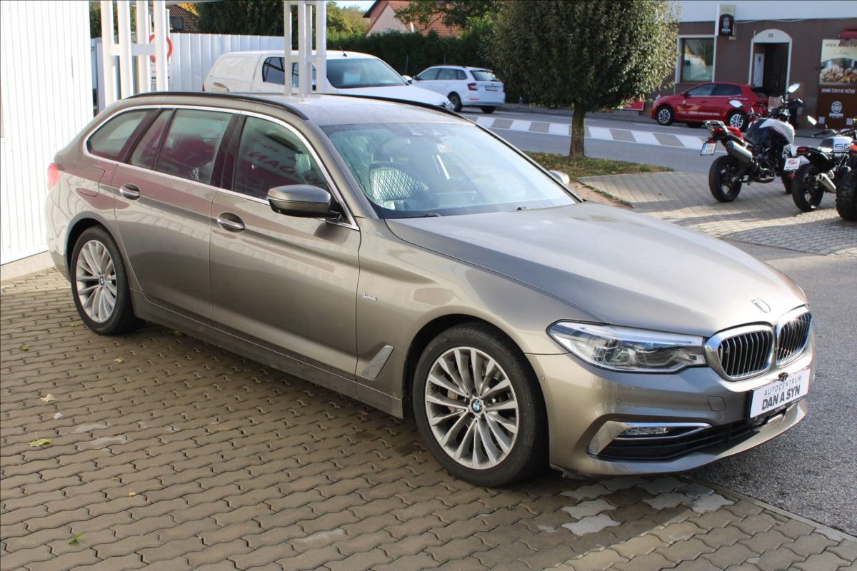 BMW Řada 5, 2,0 530i Luxury - fotka 2