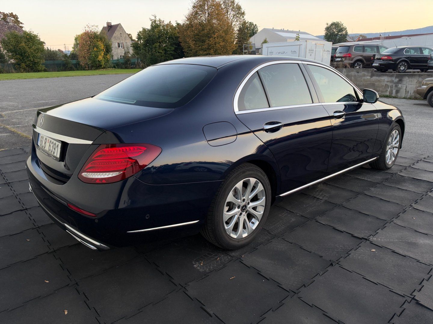 Mercedes-Benz Třídy E, E220d 4Matic, Airmatic, 360° - fotka 6