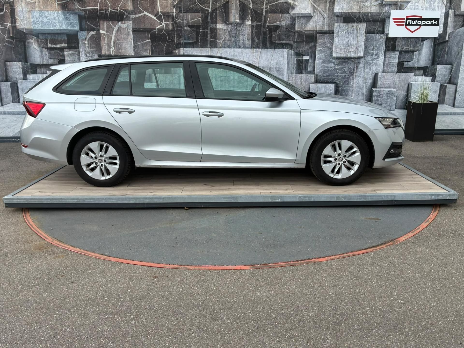 Škoda Octavia, 2.0TDi, 85KW, ACC, KEYLESS,DPH - fotka 5