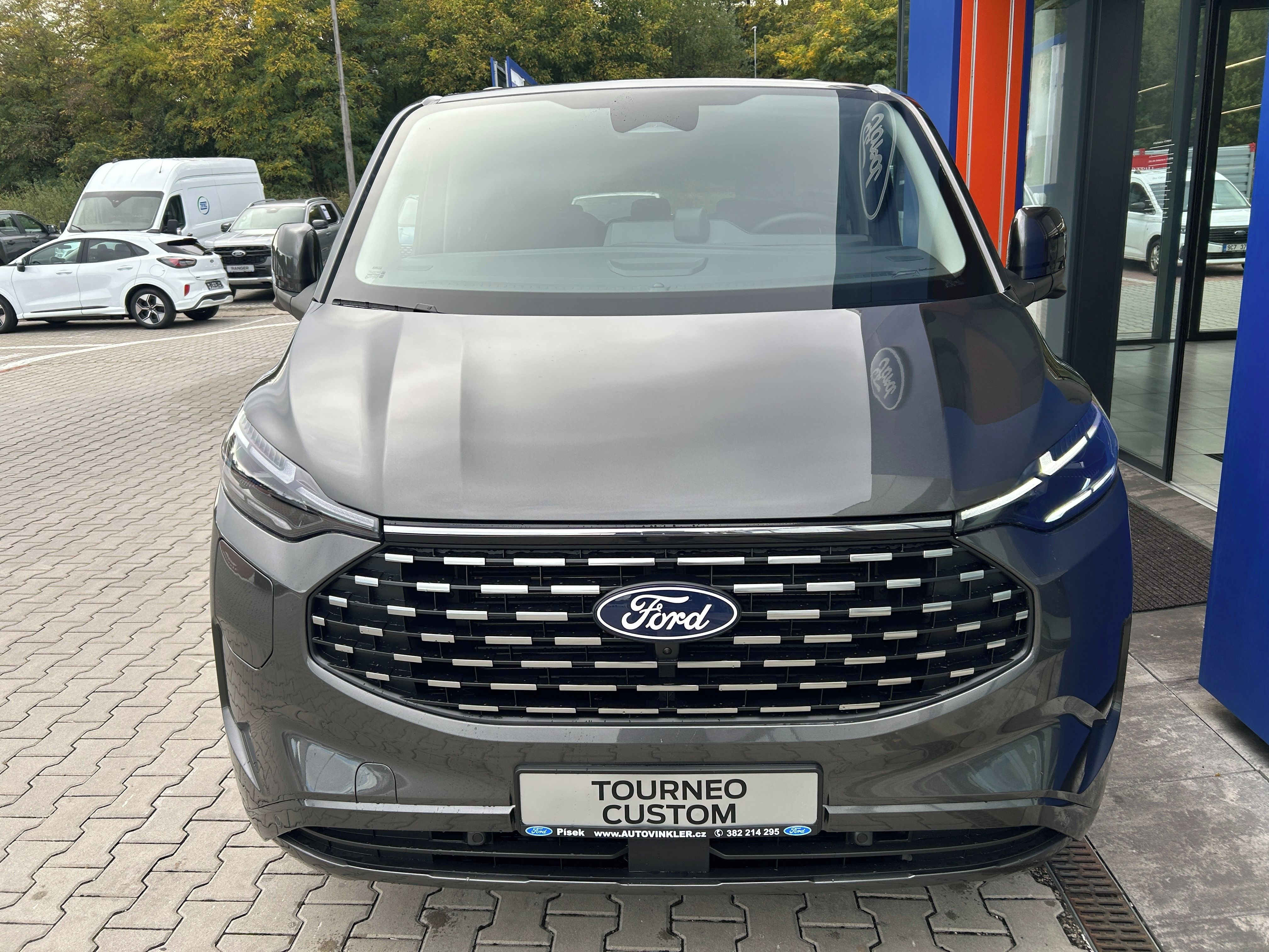 Ford Tourneo Custom, Titanium  L1 2.5 PHEV 171kW - fotka 2