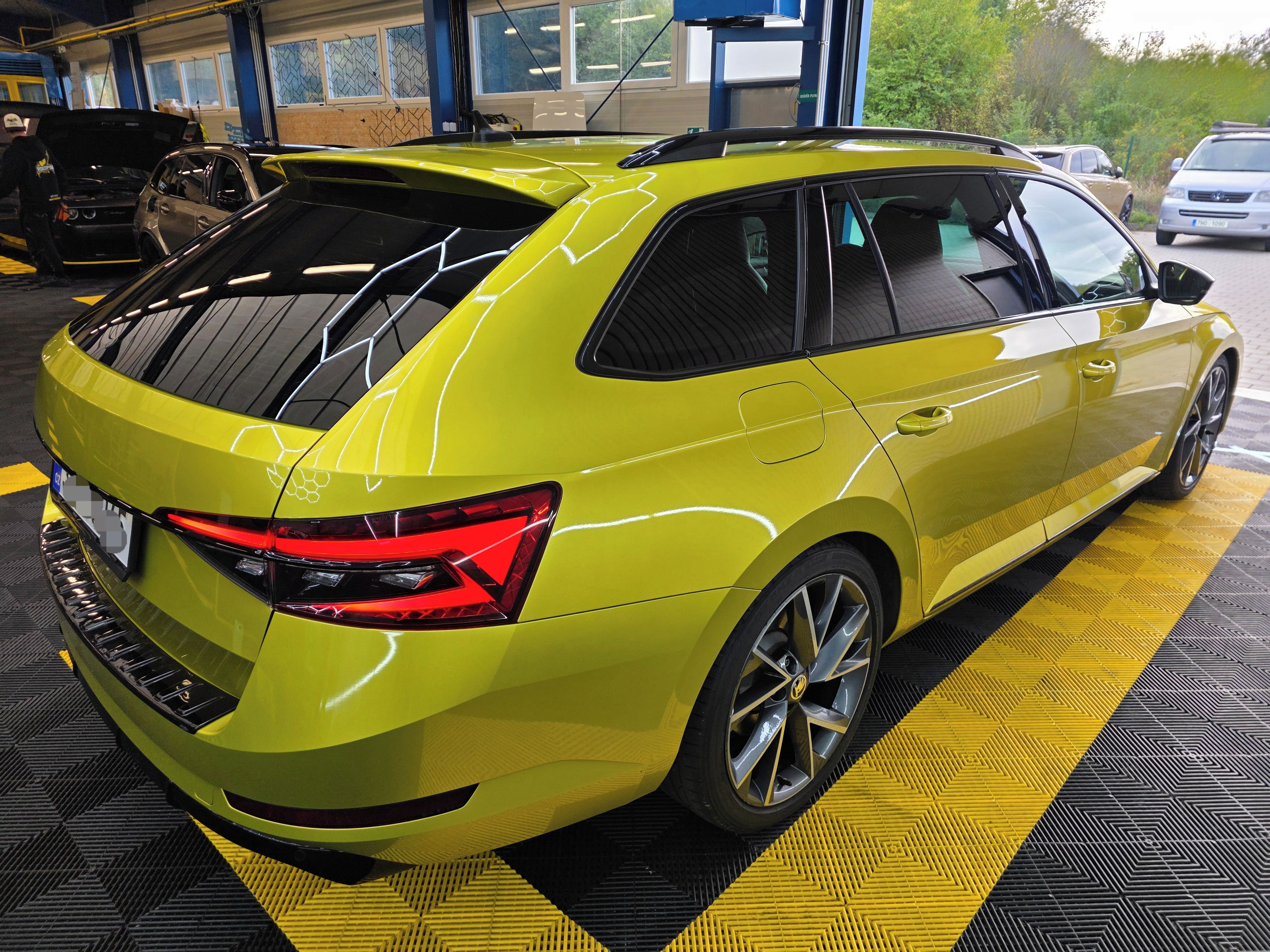 Škoda Superb, 2.0tdi 140kw - fotka 3