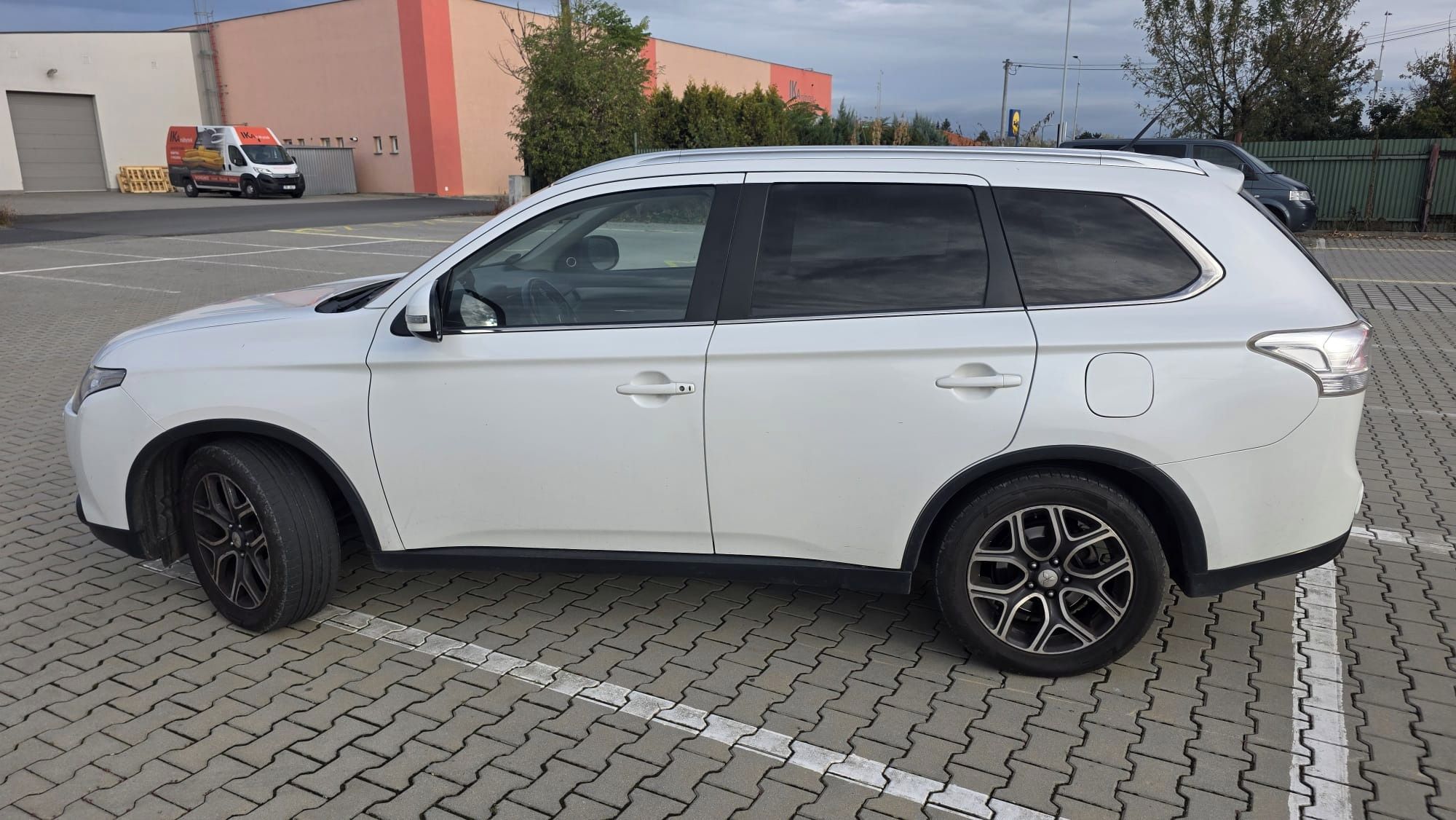 Mitsubishi Outlander, 7 MÍST - fotka 2