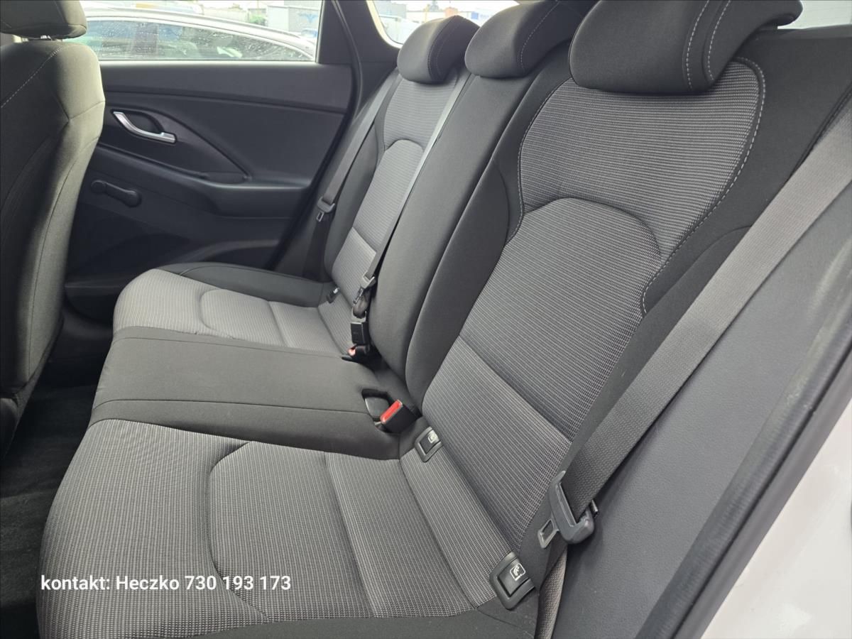 Hyundai i30, 1,5 CVVT Comfort 71KW - fotka 4