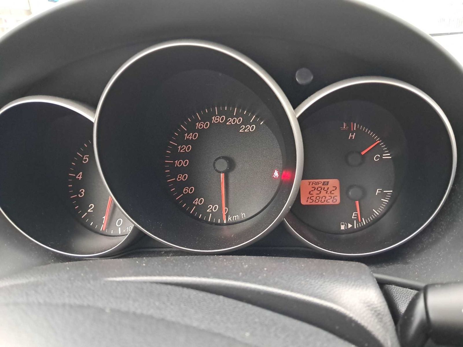 Mazda 3, 1.6, po STK, Automatická klima - fotka 3