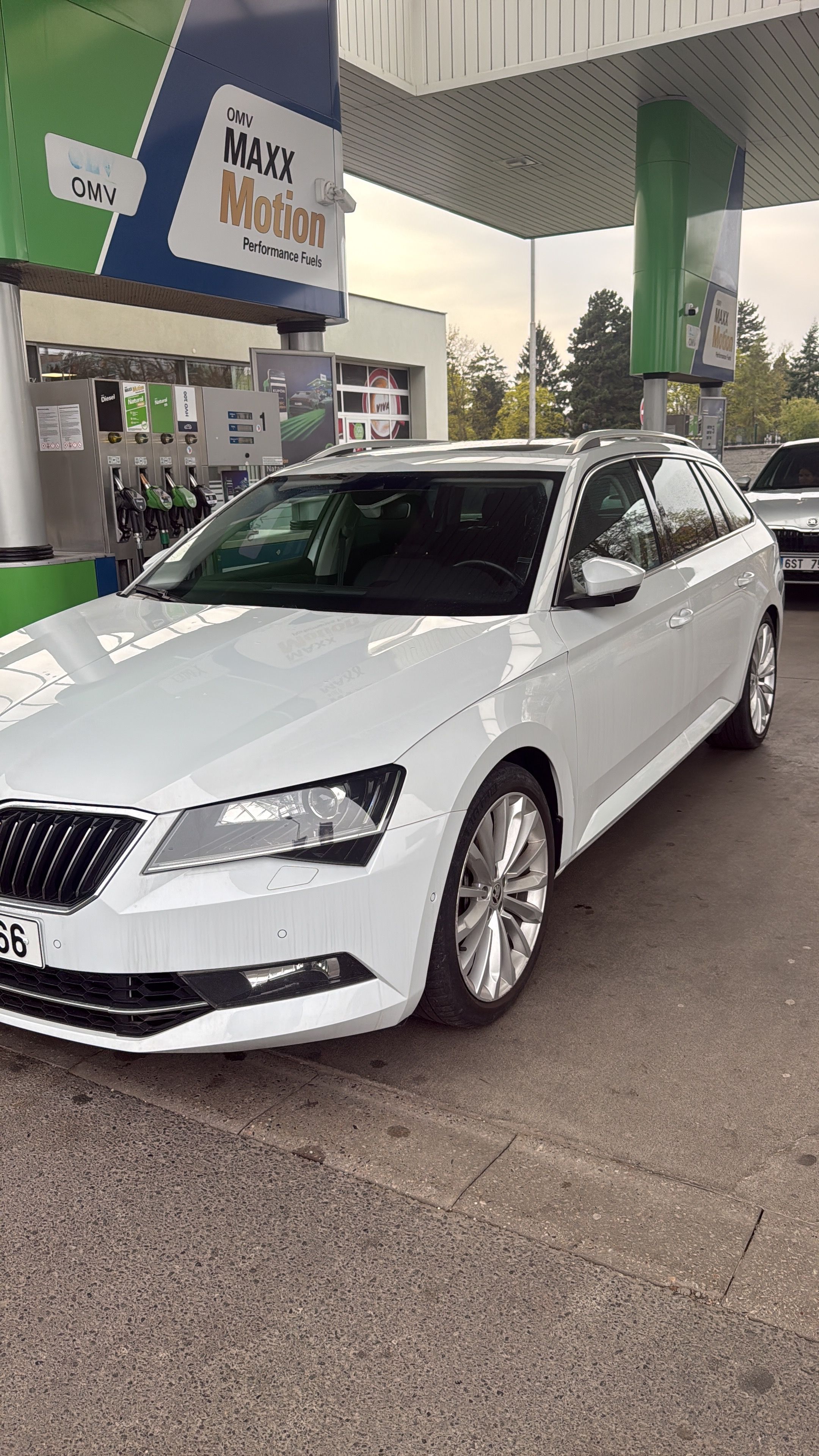 Škoda Superb, 2.0 TSI 4x4 DSG-webasto - fotka 2