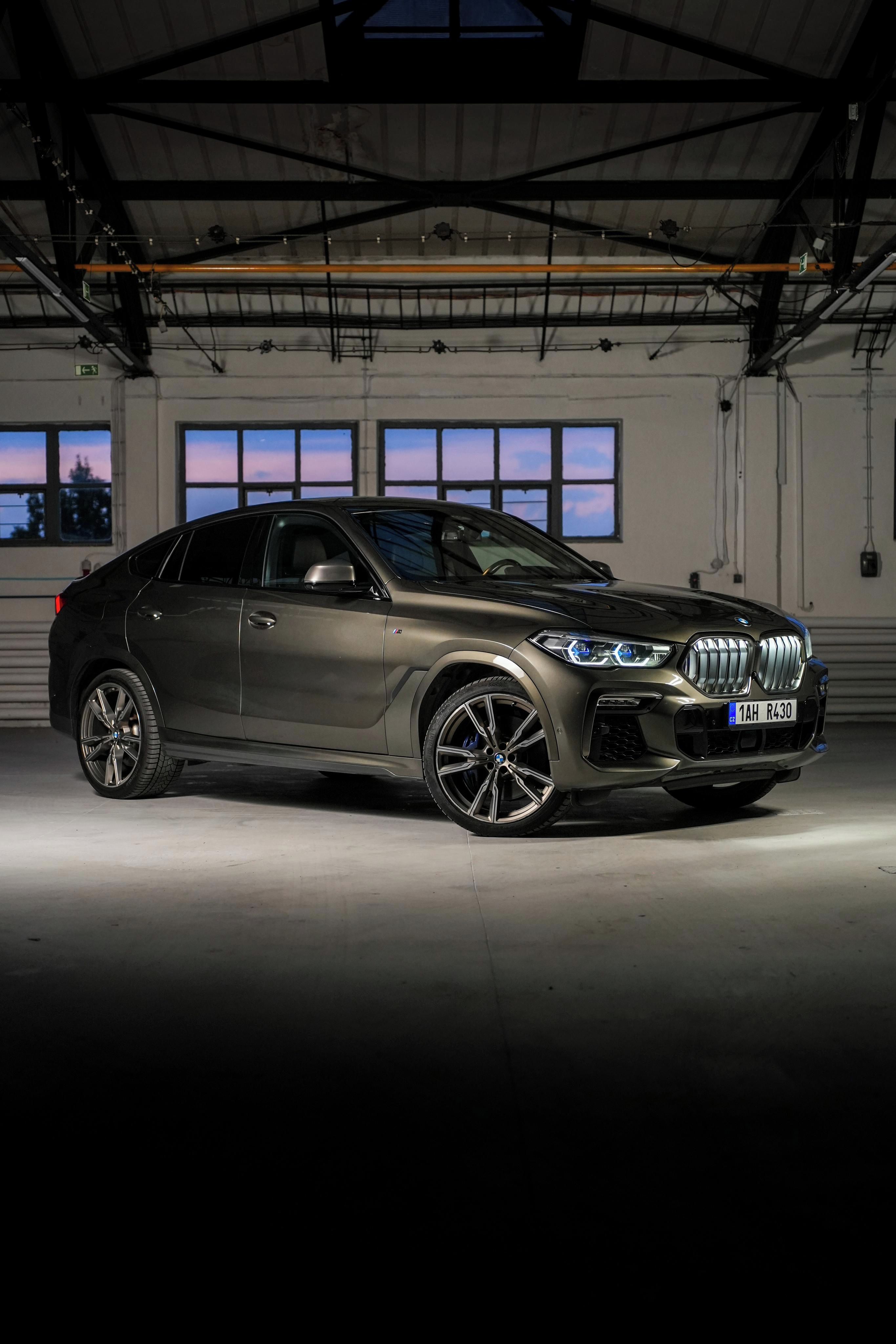 BMW X6, X6 M50i 4.4 Individual - fotka 6