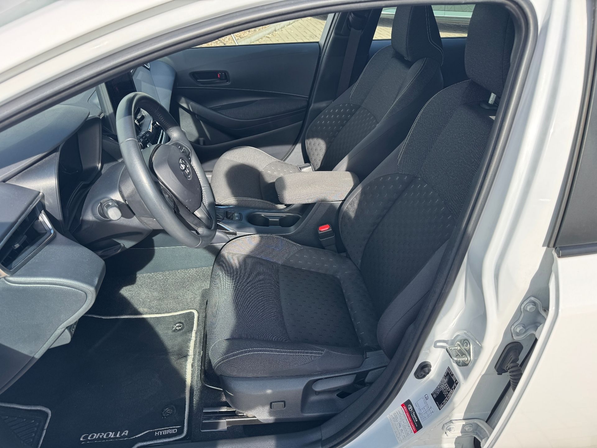 Toyota Corolla, 1.8 Hybrid e-CVT Active Tourin - fotka 5