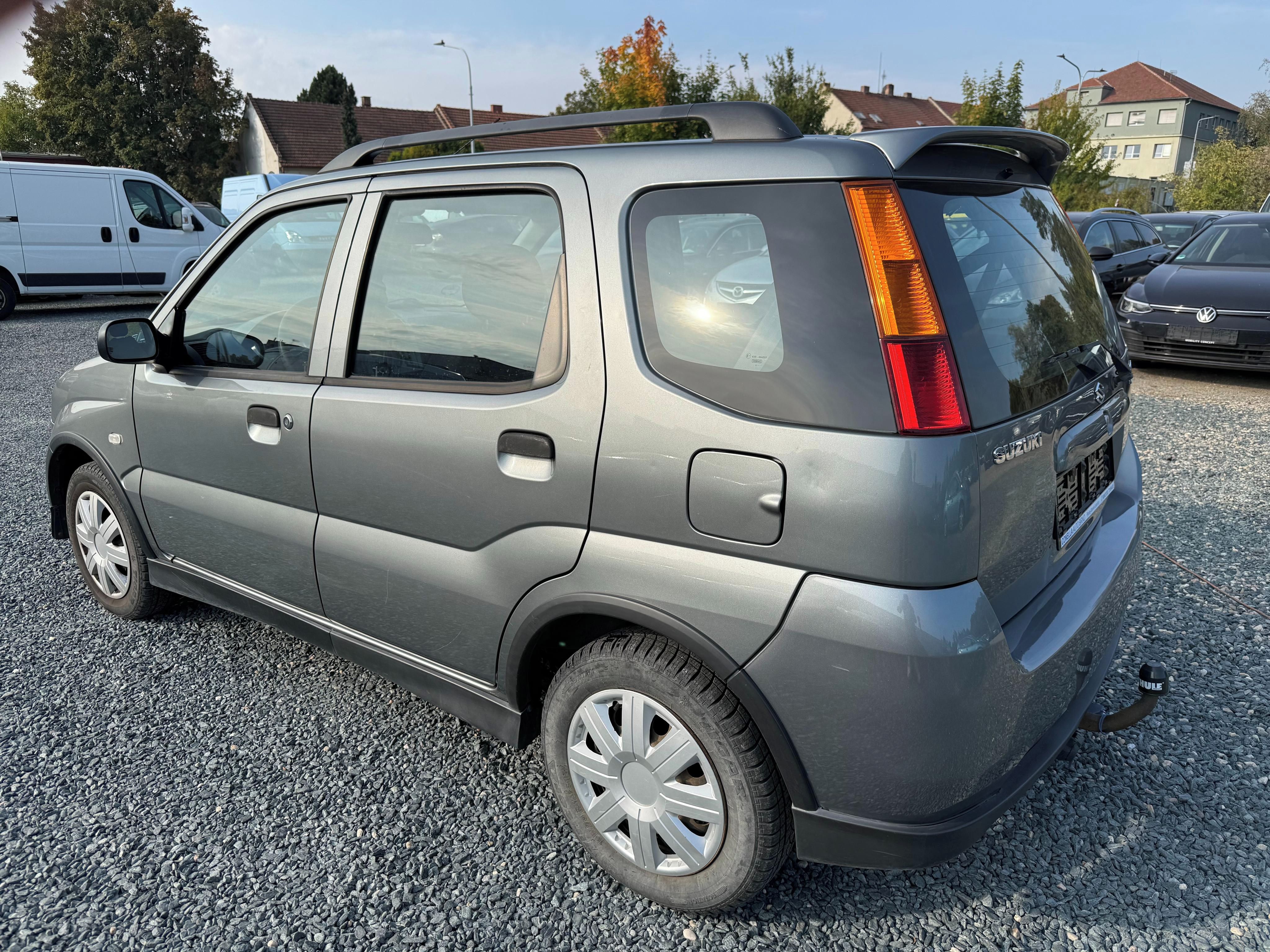 Suzuki Ignis, 1.3 i 69Kw 4x4 - fotka 5