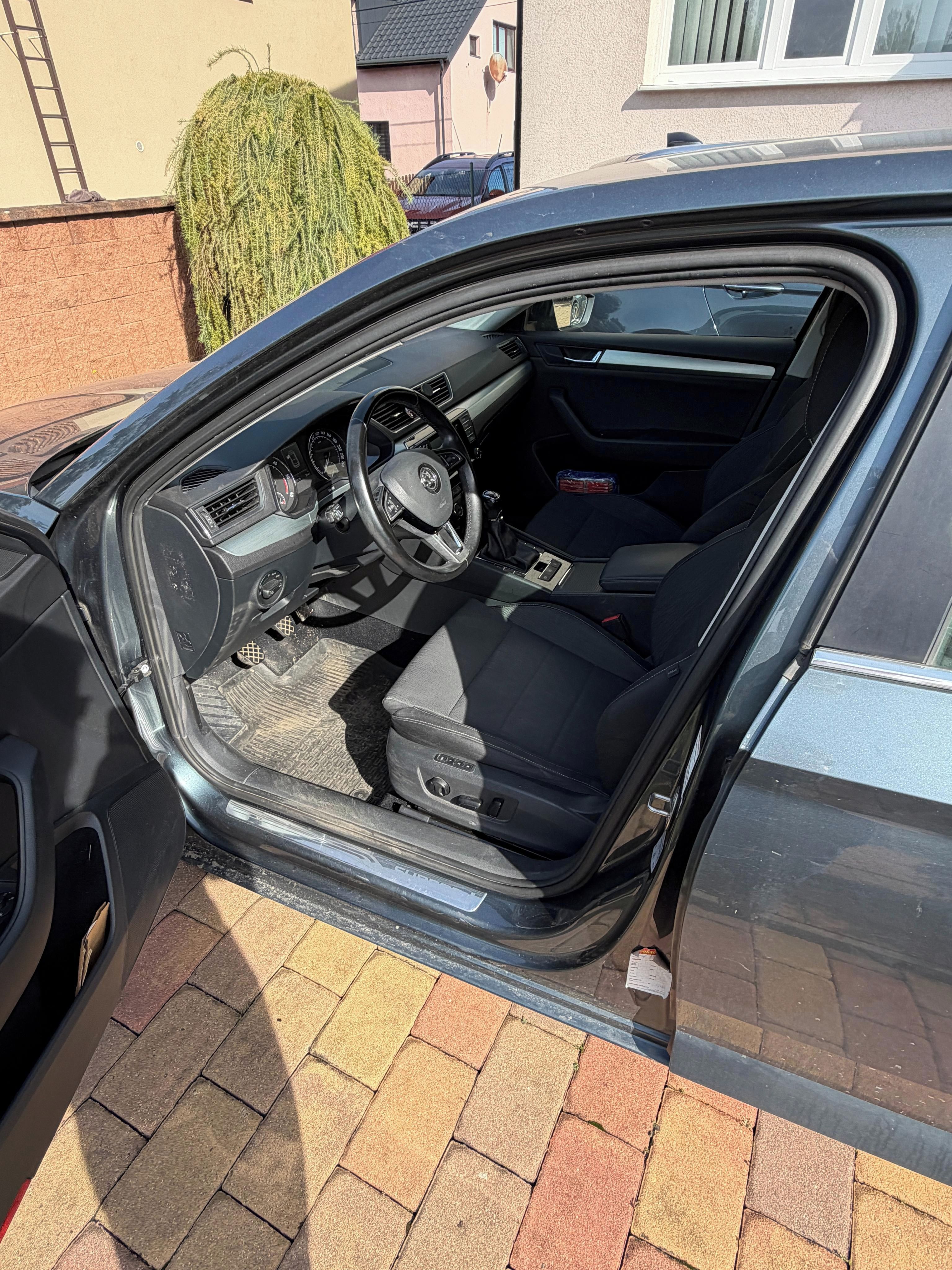 Škoda Superb, 2,0TDI - 4x4- 199tis/km- - fotka 4
