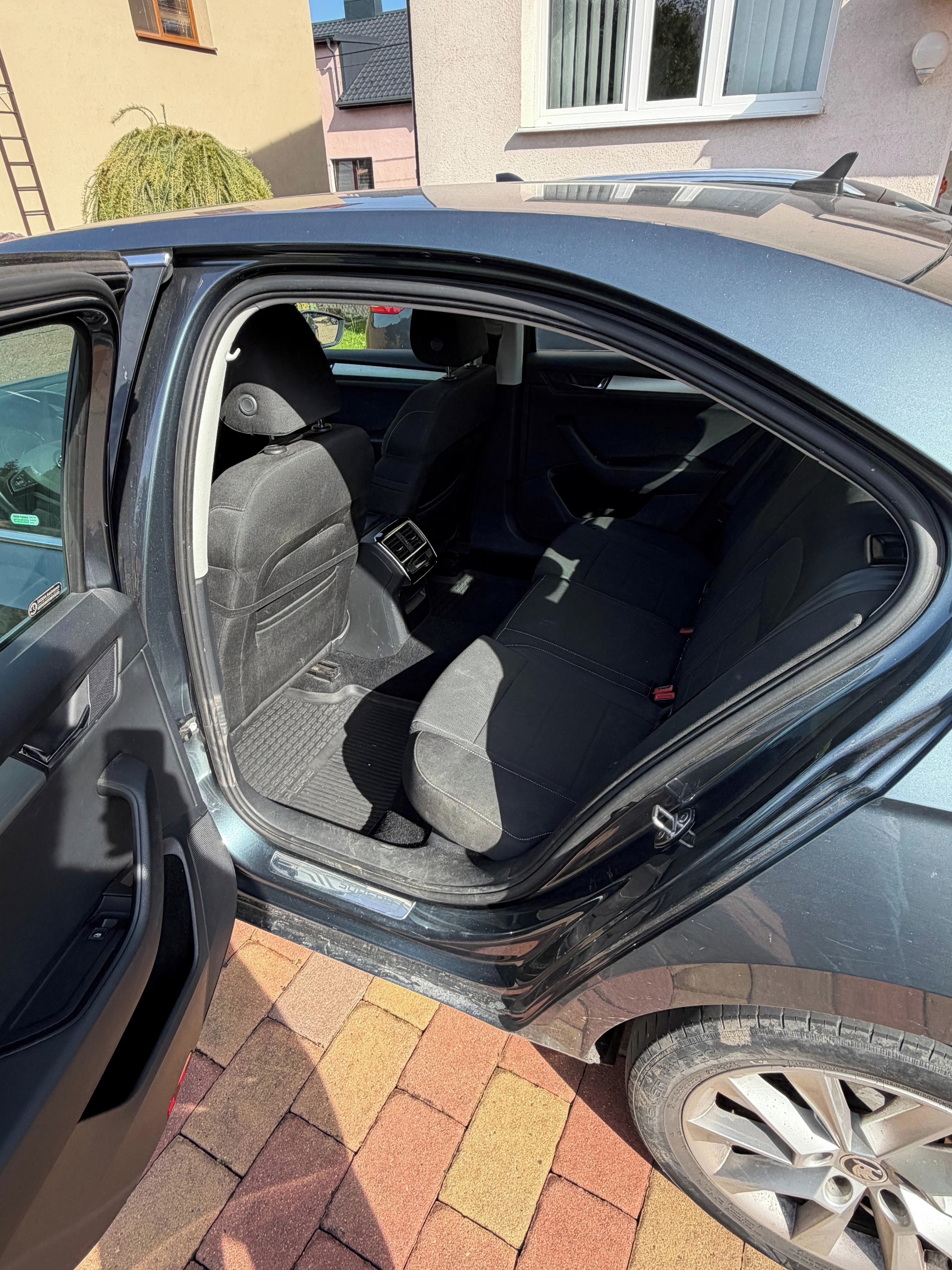 Škoda Superb, 2,0TDI - 4x4- 199tis/km- - fotka 5