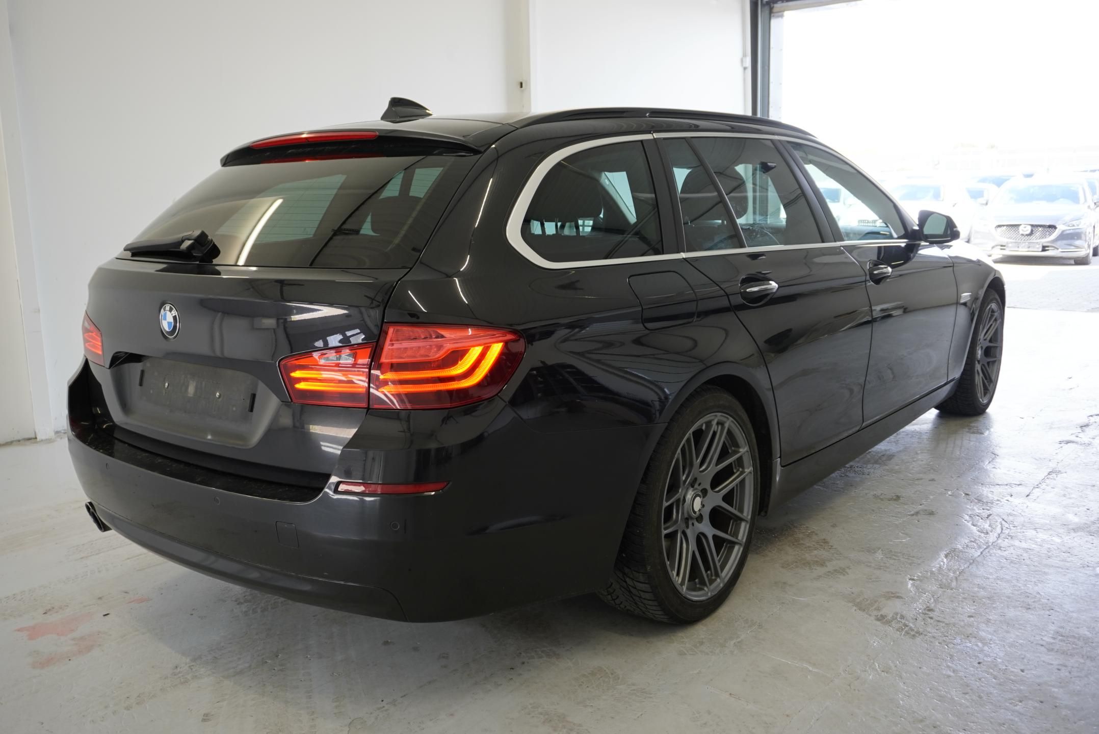 BMW Řada 5, 3,0 XDRIVE FACELIFT AUTOMAT - fotka 5