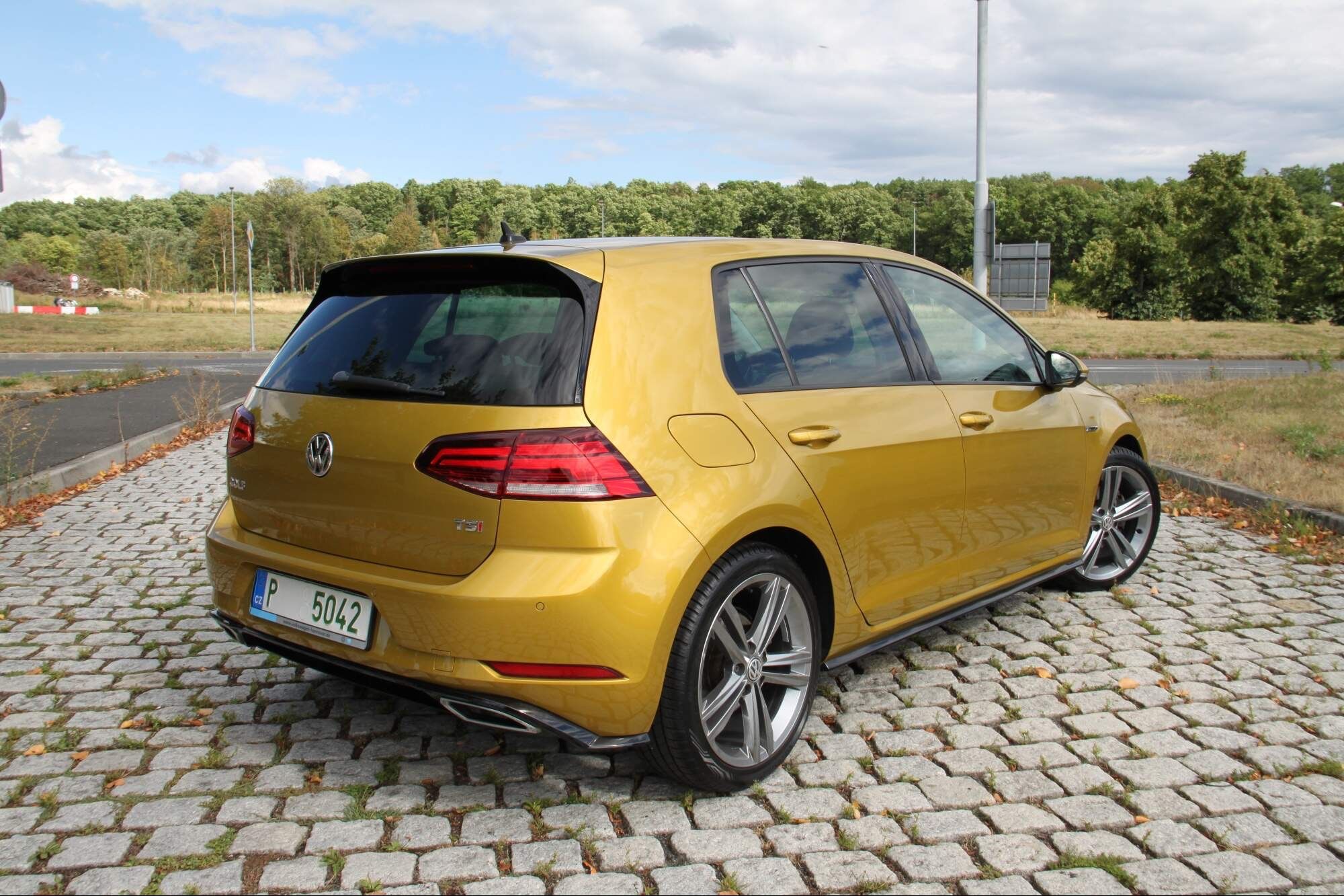 Volkswagen Golf, 1.4TSI, R-Line, HIGHLINE - fotka 6