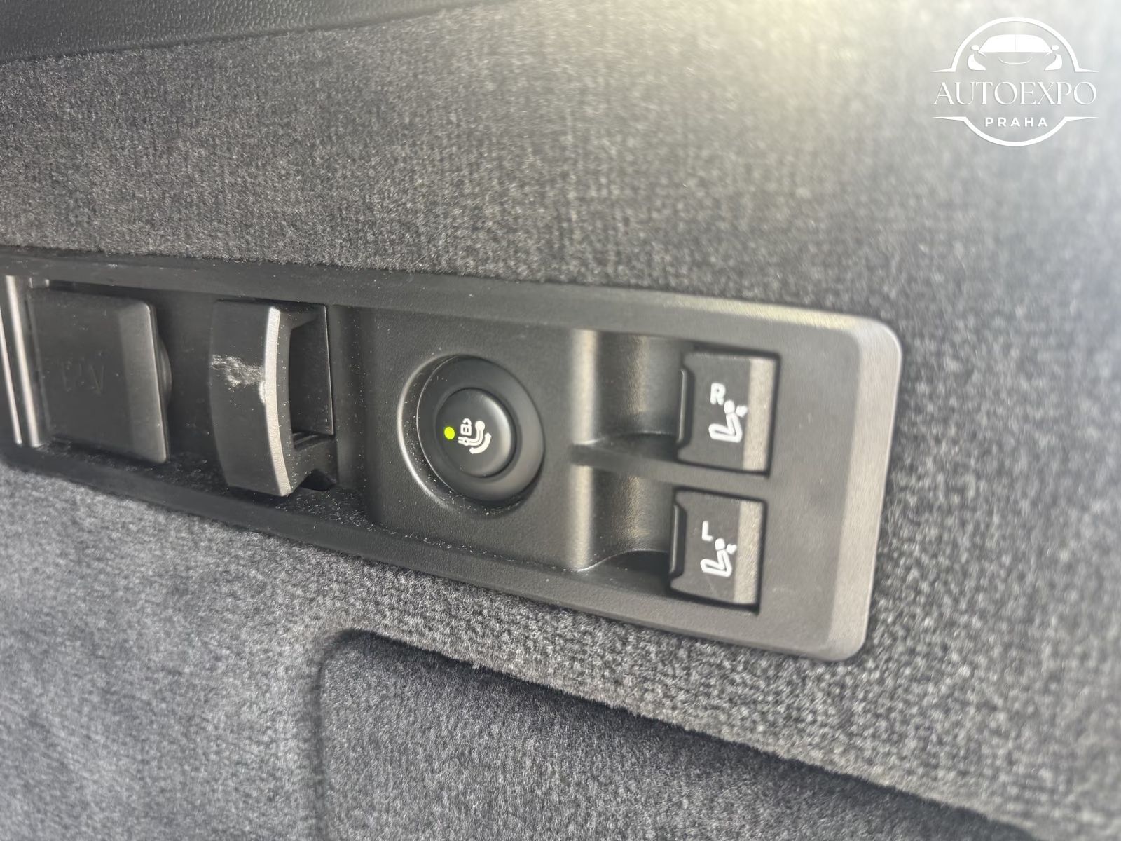 BMW iX, xDrive40 Sport* - fotka 6