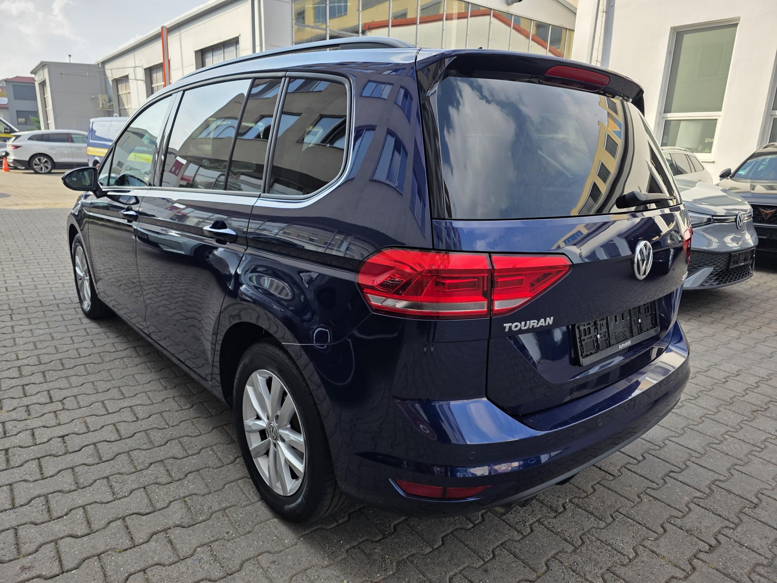 Volkswagen Touran, 2.0TDI 110kW TAŽNÉ NAVI ALU - fotka 4