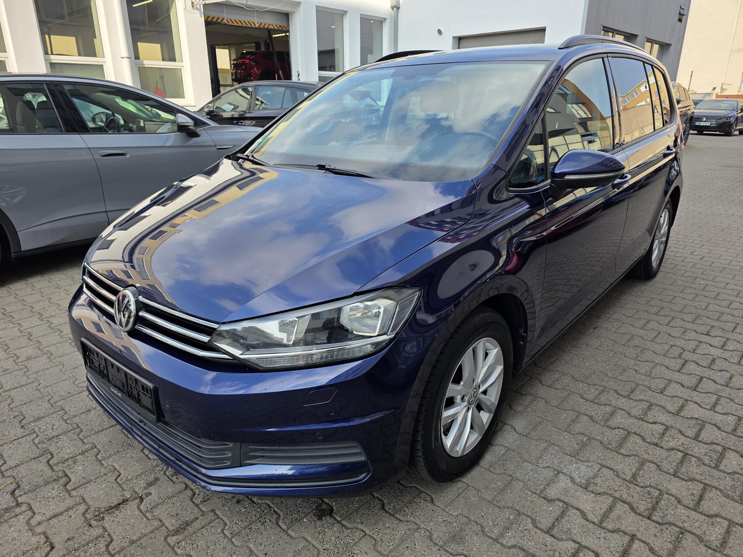 Volkswagen Touran, 2.0TDI 110kW TAŽNÉ NAVI ALU - fotka 2