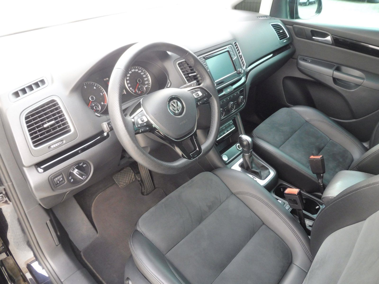 Volkswagen Sharan, Highline 2,0 TDI 135kW DSG 4MO - fotka 6
