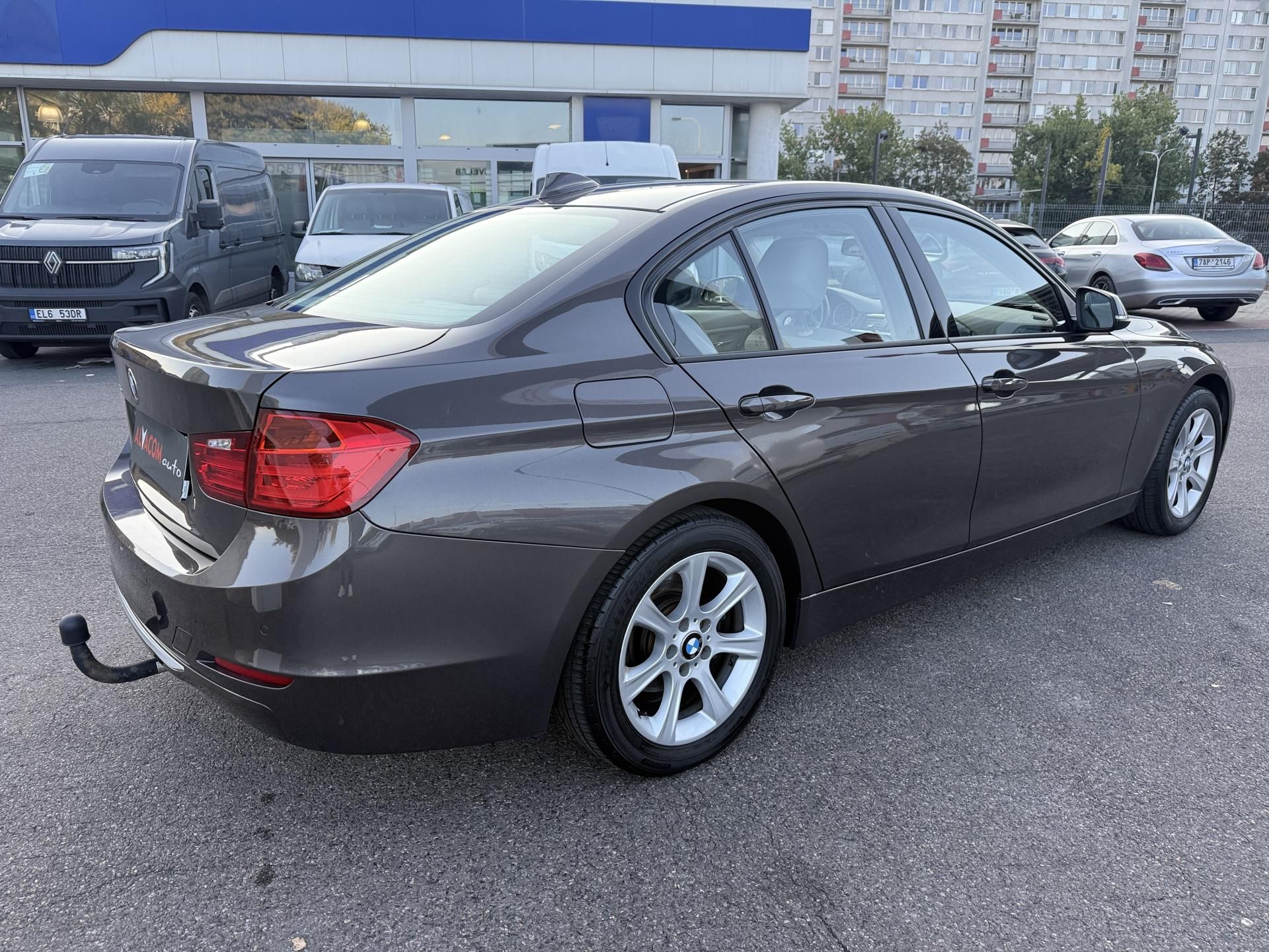 BMW Řada 3, 320D - fotka 6