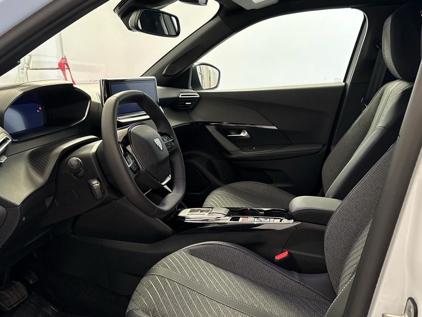 Peugeot 2008, Allure Hybrid 145 e-DCS6 - fotka 6