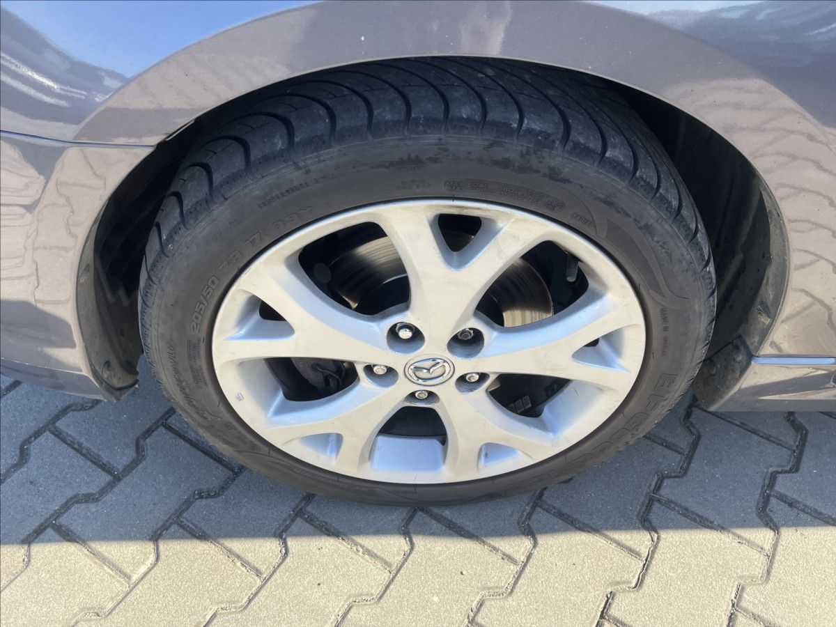 Mazda 3, 2,0 16V 110 kW ČR XENONY AUTKL - fotka 6