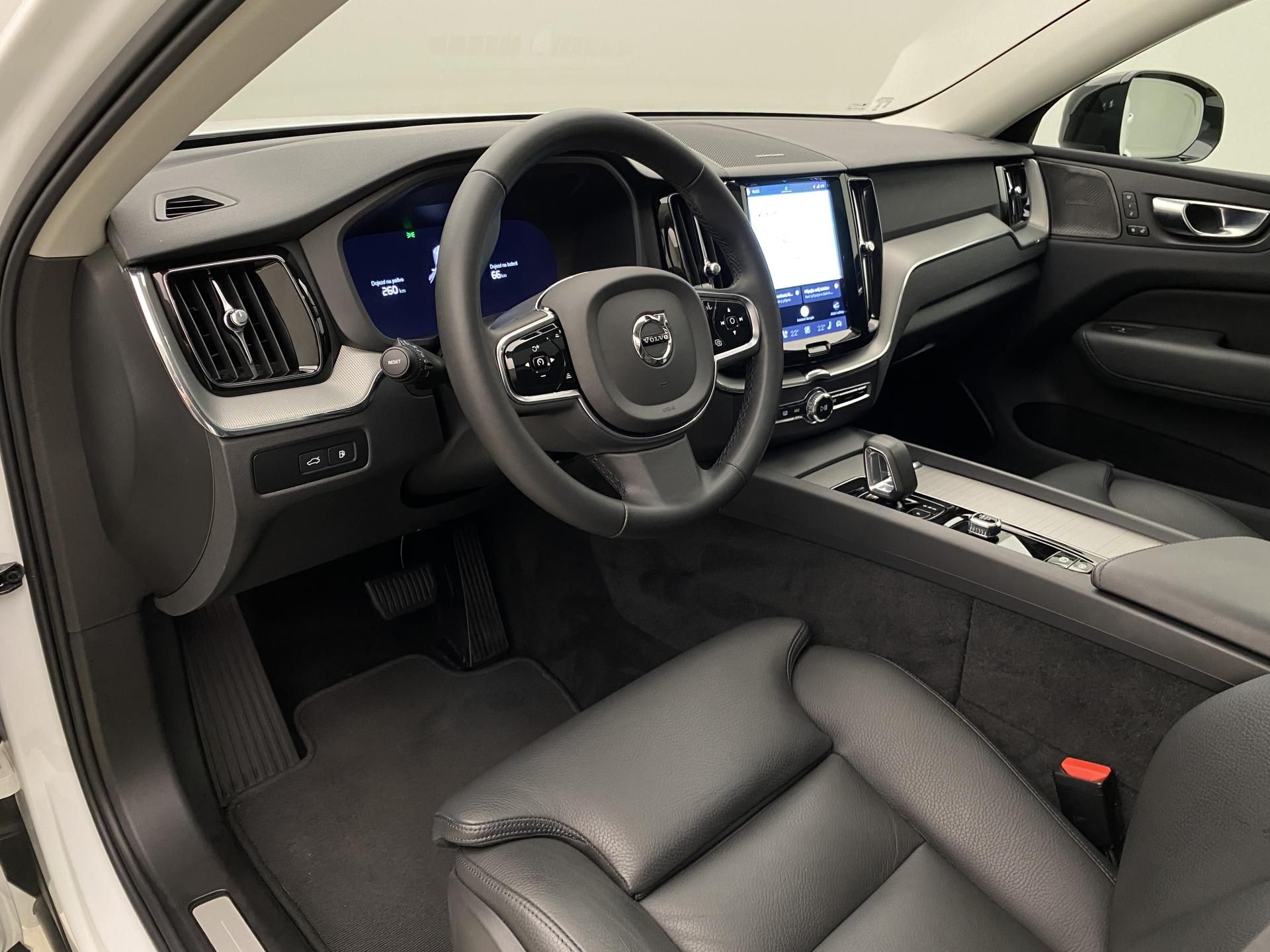 Volvo XC60, T6 AWD RECHARGE DARK PLUS AUT - fotka 4