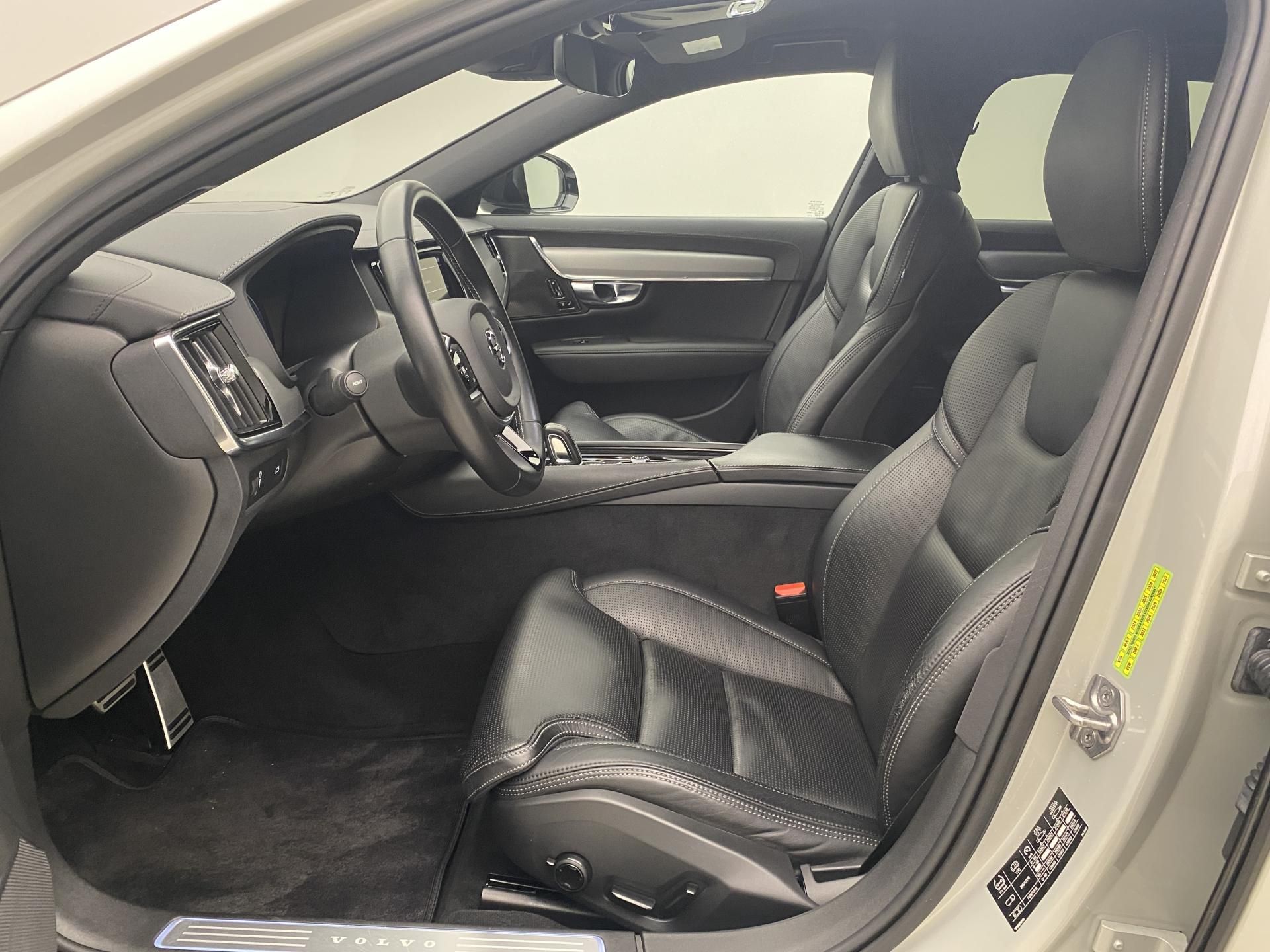 Volvo V90, B5 AWD R-DESIGN AUT CZ - fotka 3