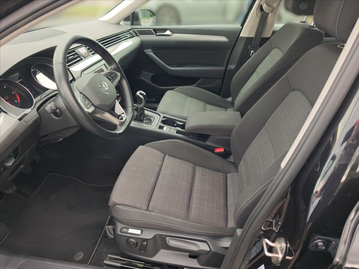 Volkswagen Passat, 2,0 TDI 110 Business - fotka 6