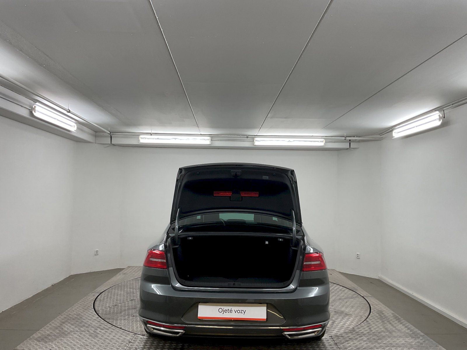 Volkswagen Passat, Highline 2,0TDI 110kW manuál - fotka 6