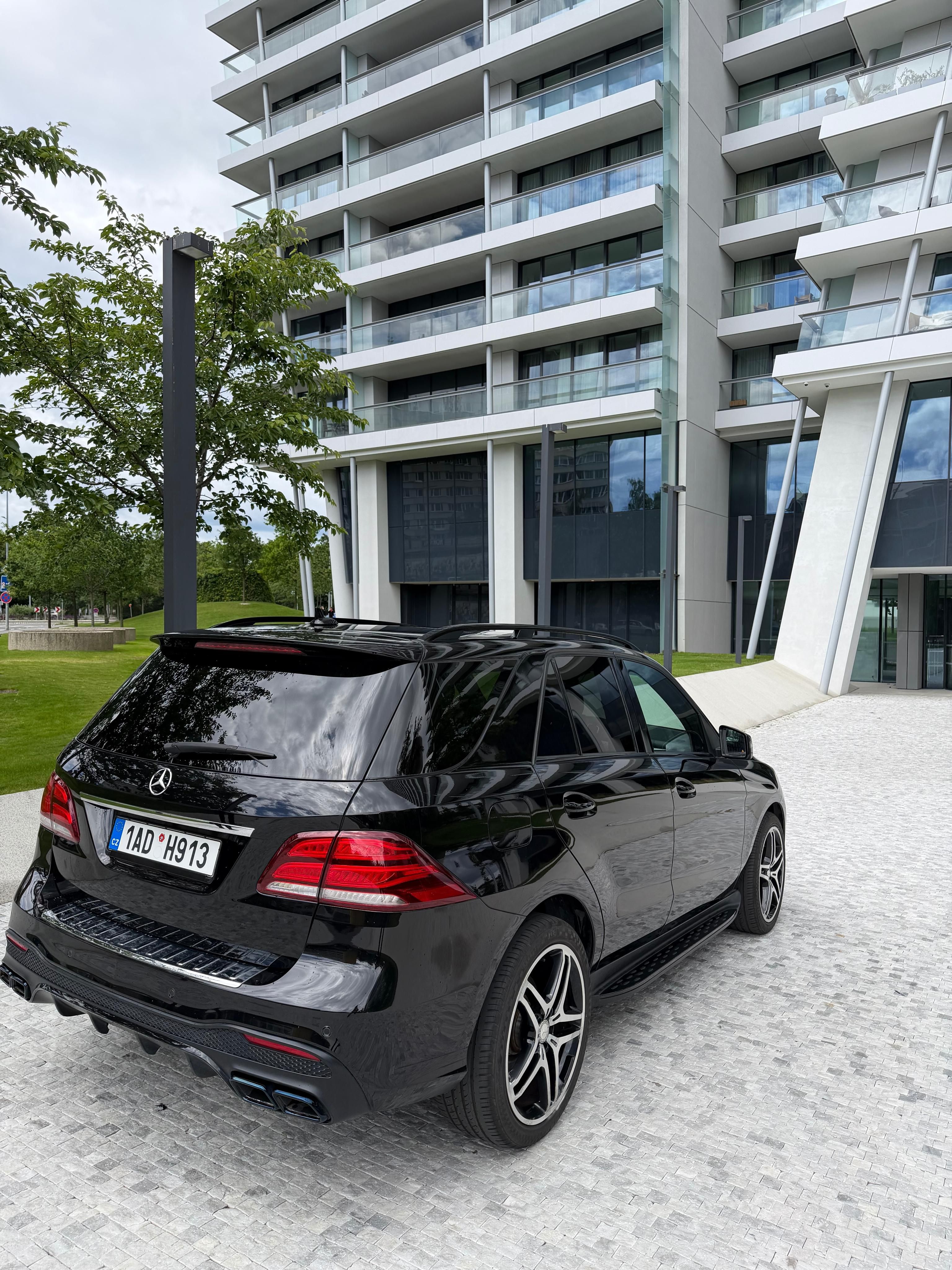 Mercedes-Benz GLE, 2 987 AMG paket, plná výbava - fotka 5