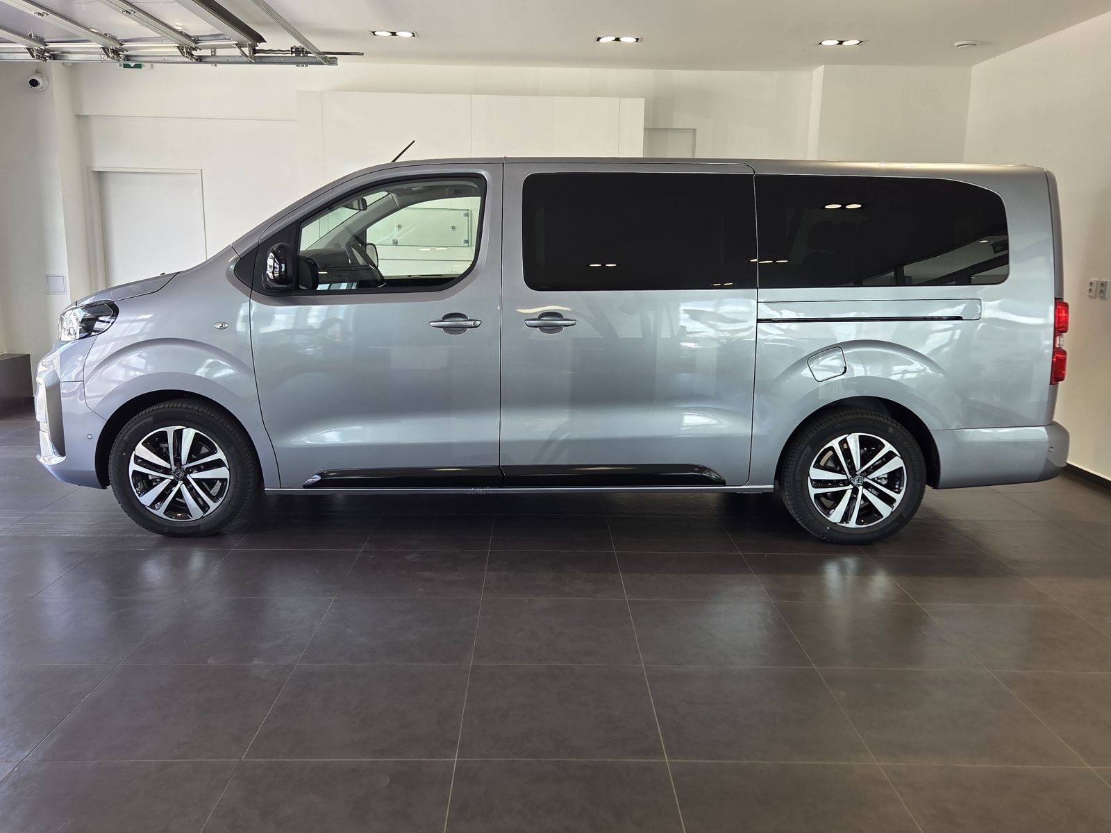 Peugeot Traveller, ALLURE Long 2.2 BHDi 180k EAT8 - fotka 3