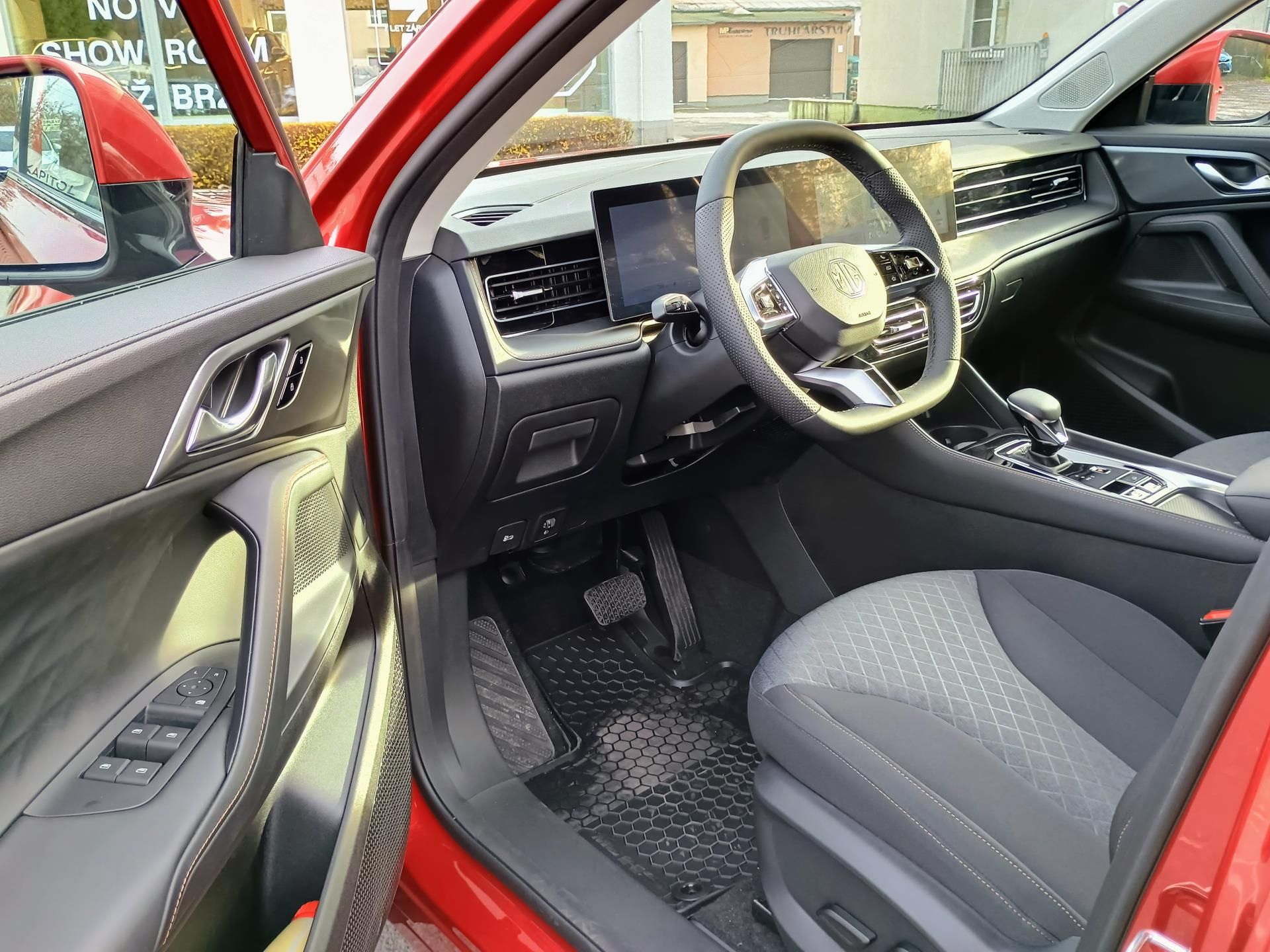 MG HS, EMOTION PHEV 200kW 4×2 3AT - fotka 4
