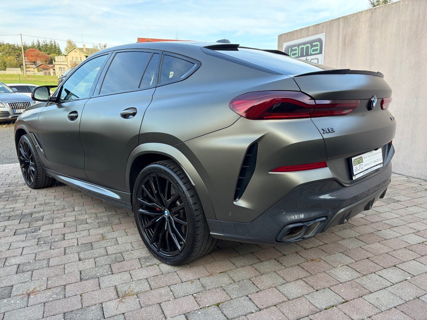 BMW X6, M60i 390kW xDrive TAŽNÉ 1.MAJ - fotka 6