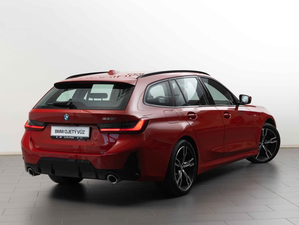 BMW Řada 3, 330i Touring - fotka 5