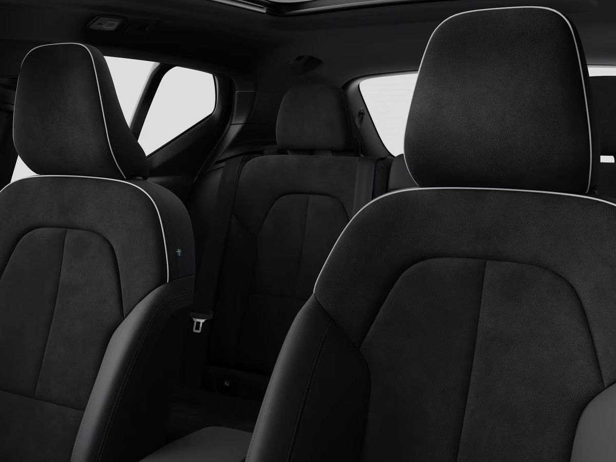 Volvo XC40, 2.0B4 145kW ULTRA DARK - fotka 4