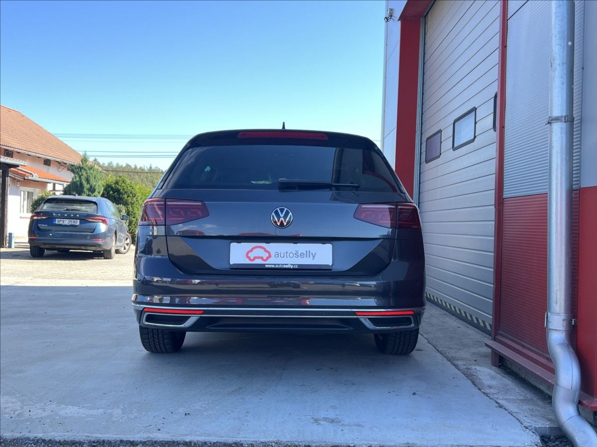 Volkswagen Passat, 2,0 TDi DSG ELEGANCE MATRIX - fotka 4