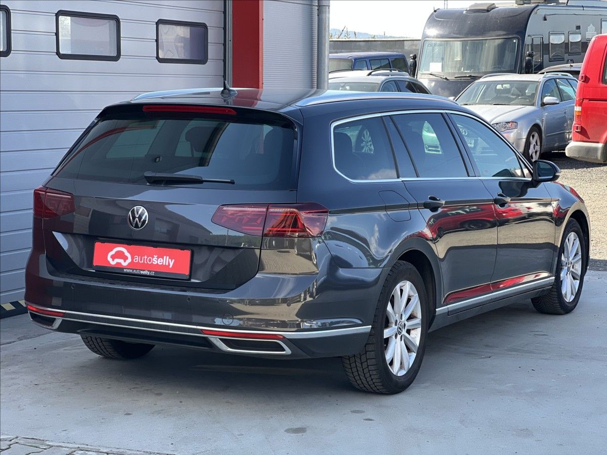 Volkswagen Passat, 2,0 TDi DSG ELEGANCE MATRIX - fotka 5