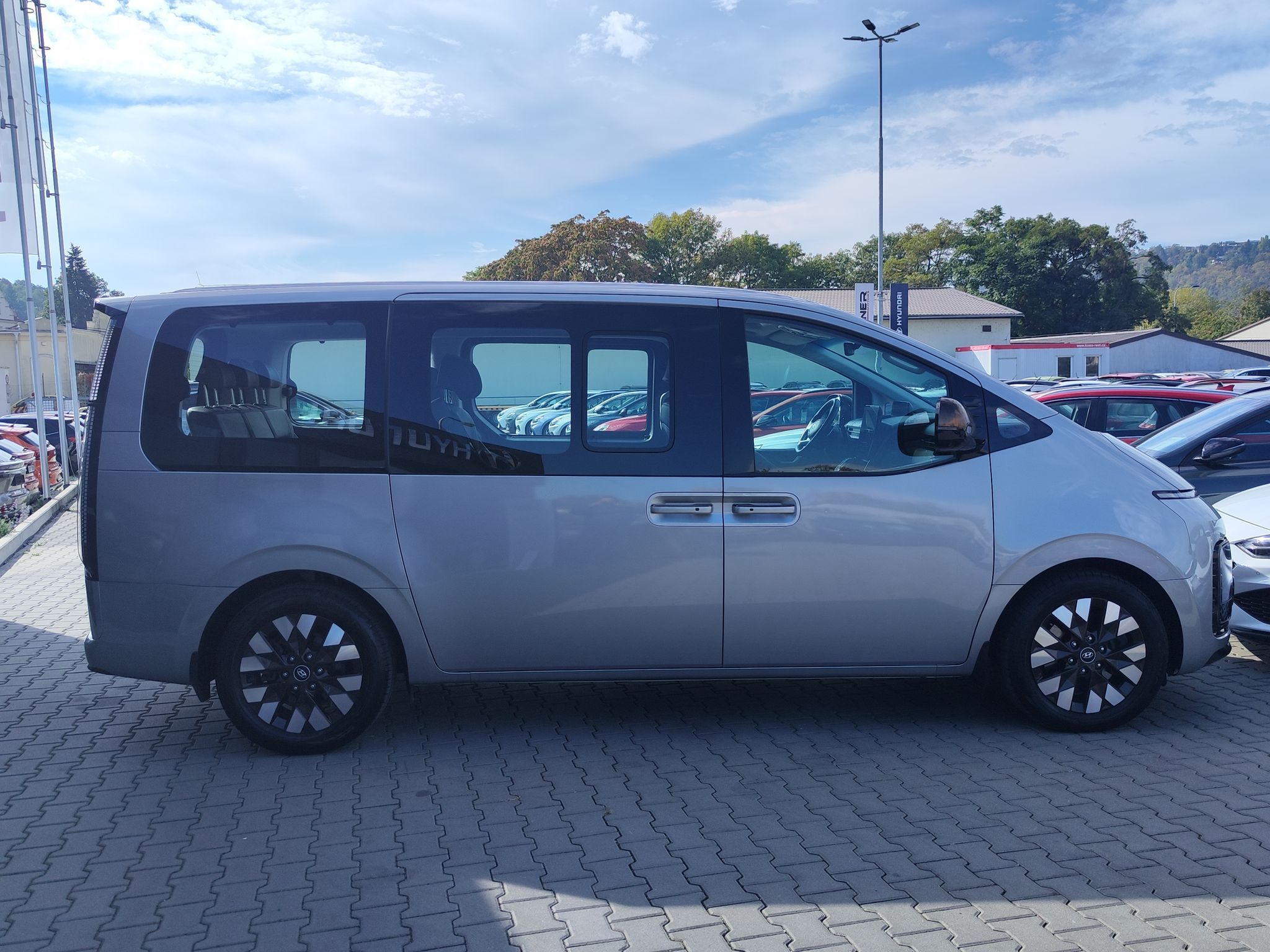 Hyundai Staria, 2.2 CRDI/130kW Luxury PNM DCT - fotka 4