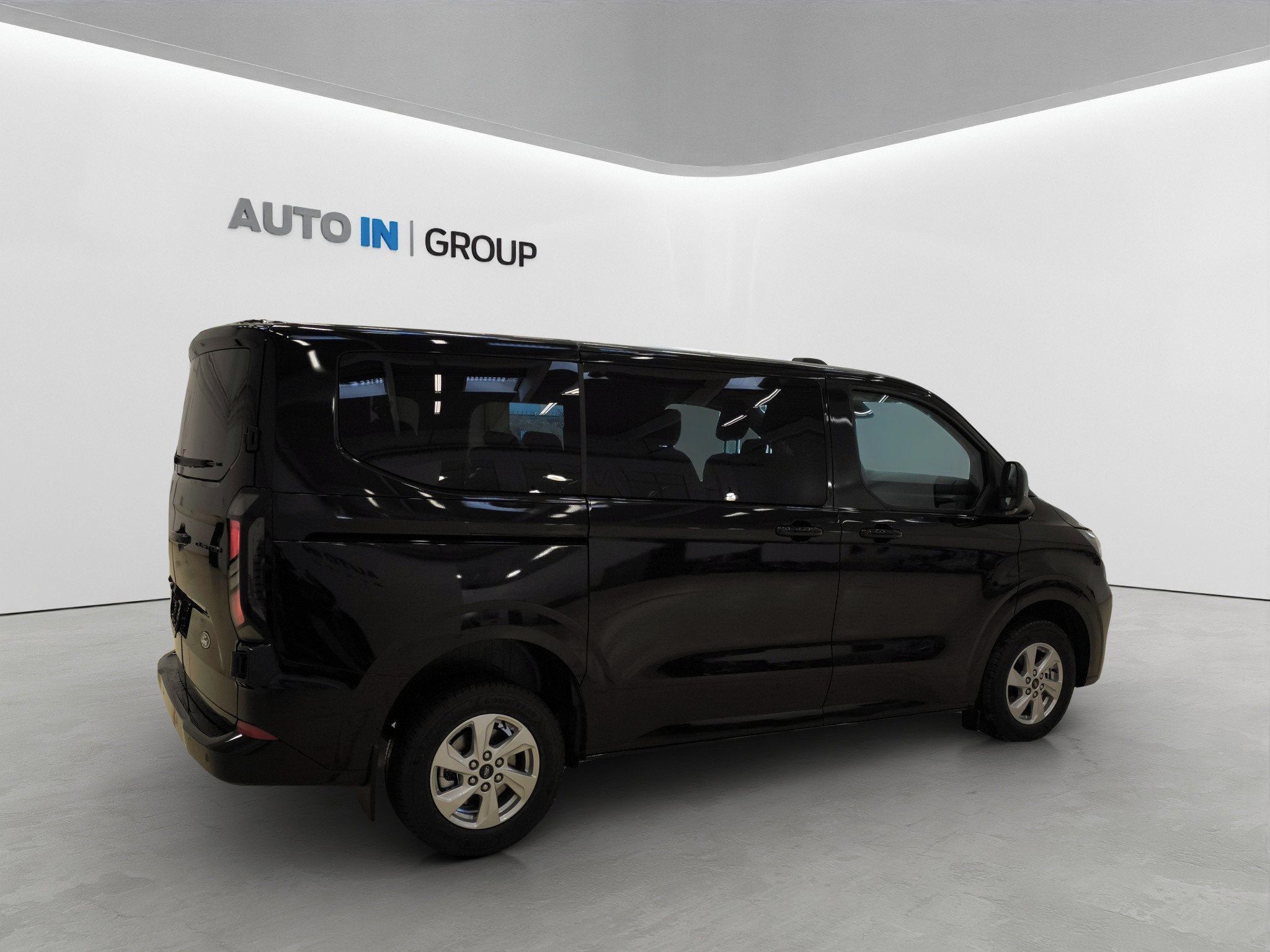 Ford Transit Custom, kombi 2.0 TDI L2 Limited - fotka 6
