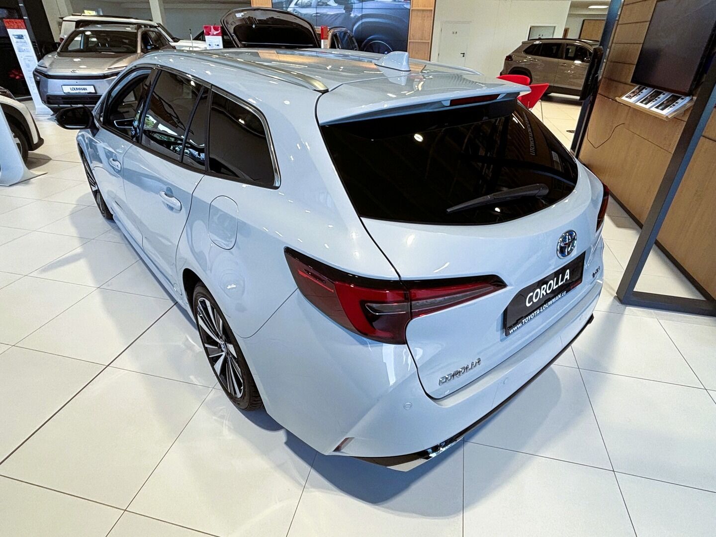 Toyota Corolla, 1,8 TS Style HEV - fotka 5
