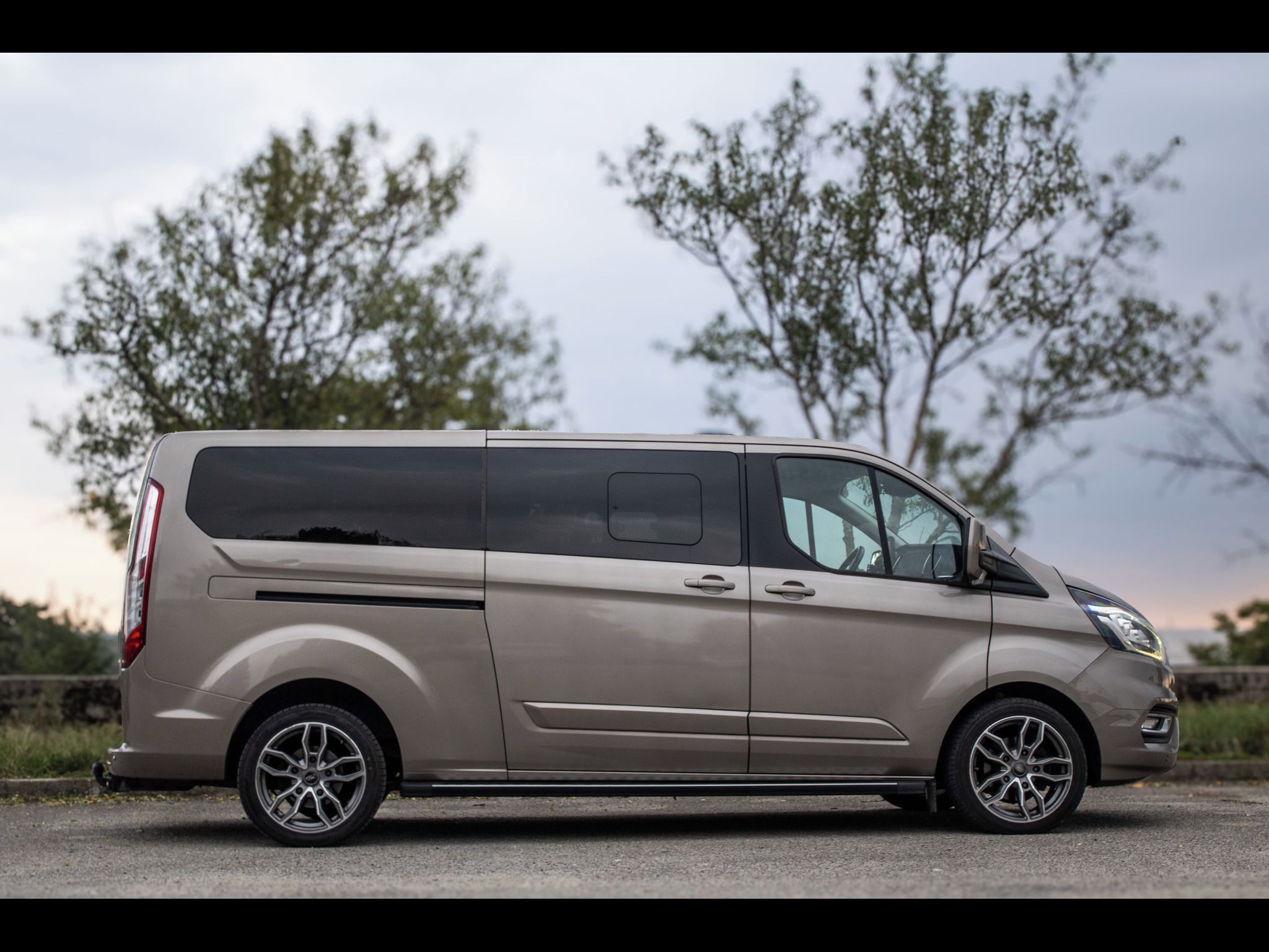 Ford Tourneo Custom - fotka 4