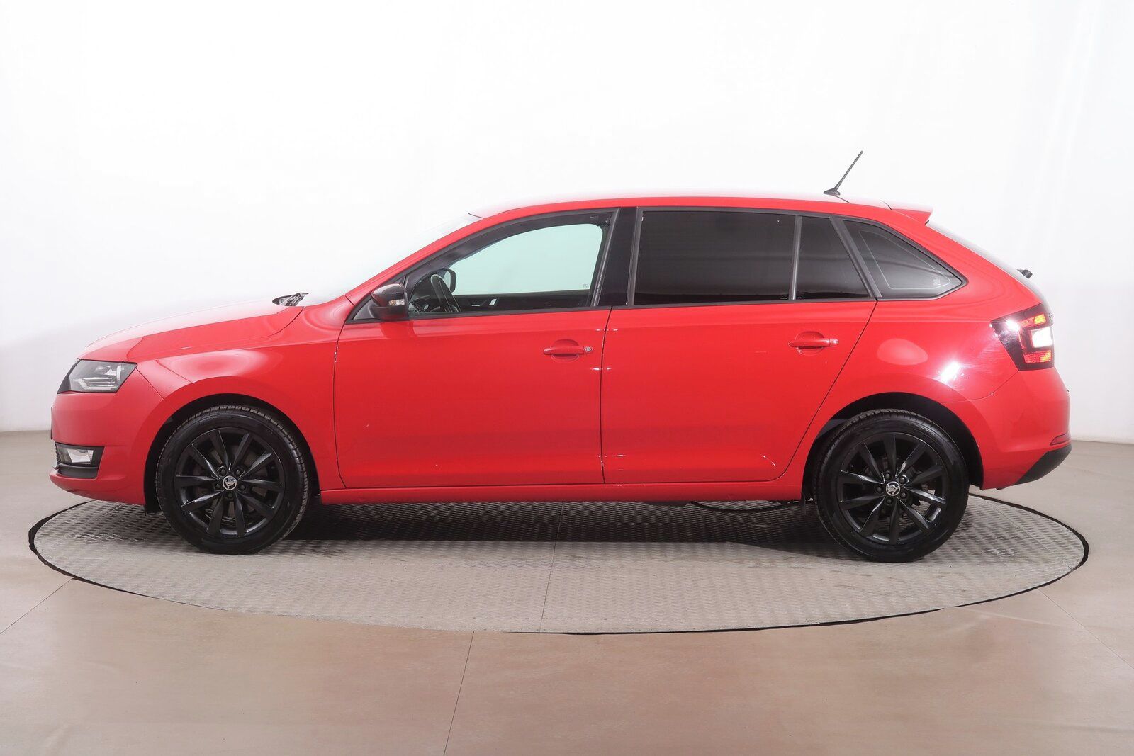 Škoda Rapid, 1.0 TSI, Spaceback, Automat - fotka 3