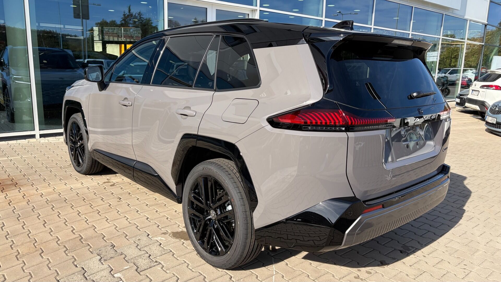 Toyota Rav4, 4x4 PHEV  Style - fotka 5