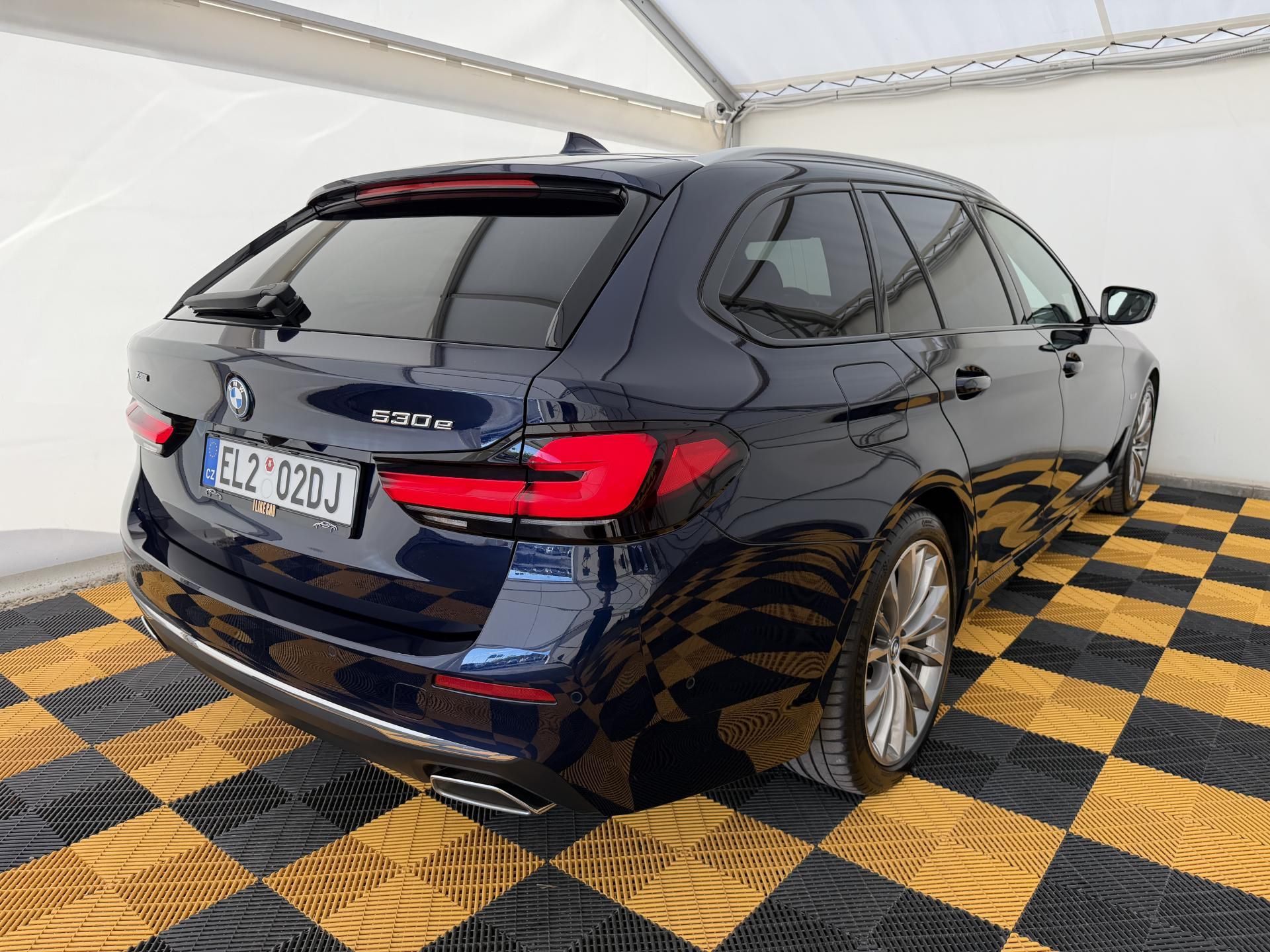 BMW Řada 5, 530e*4x4*DPH*Top Výbava* - fotka 5
