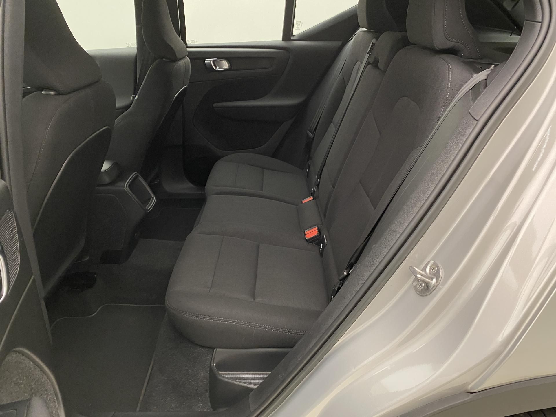 Volvo XC40, T2 ESSENTIAL - fotka 5