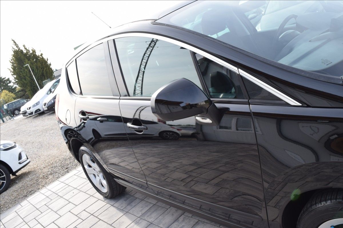 Peugeot 3008, 1,6 i 88KW ALU NAVI PANORAMA - fotka 5