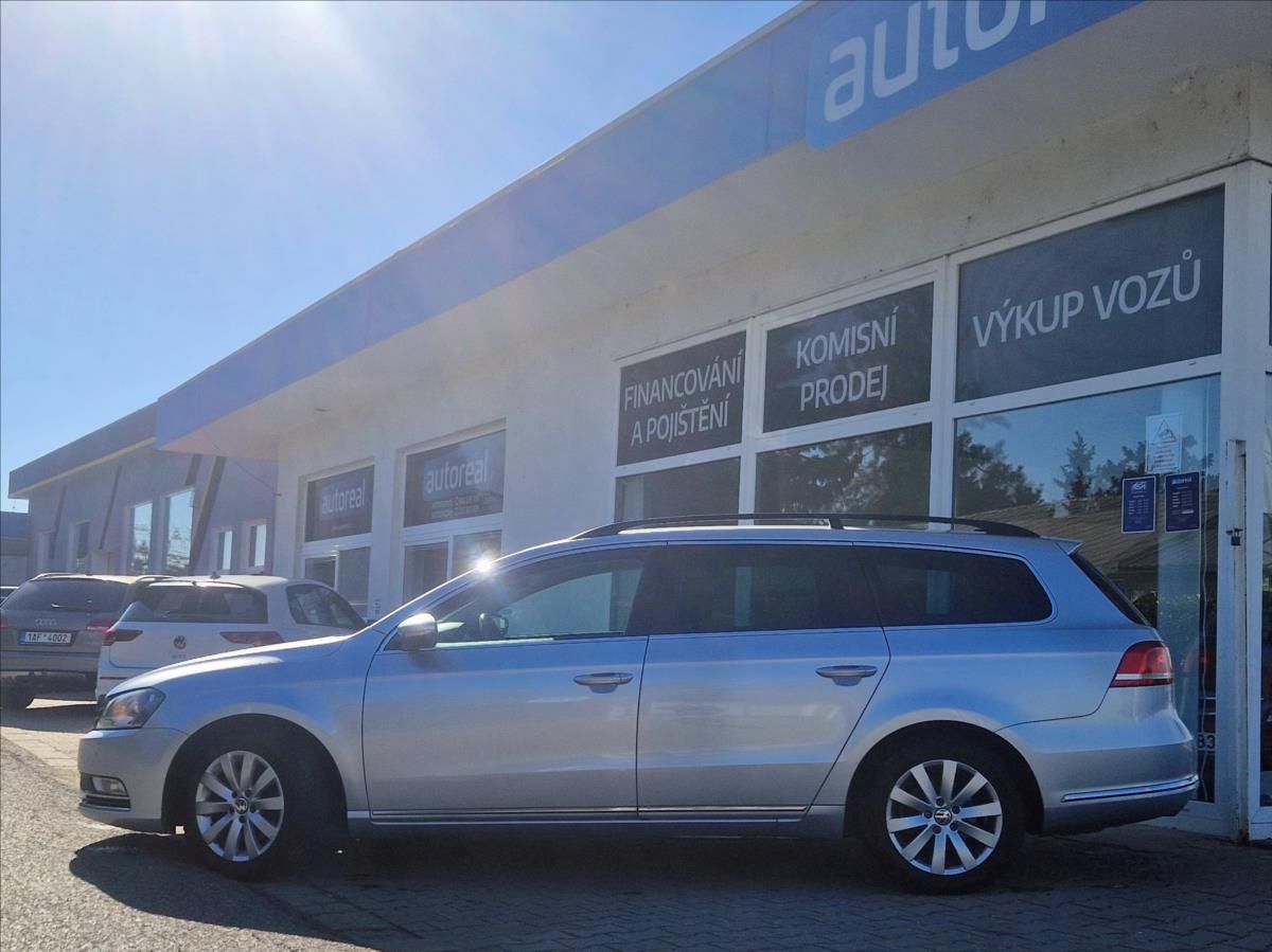 Volkswagen Passat, 2,0 TSI R-LINE serv kniha - fotka 2